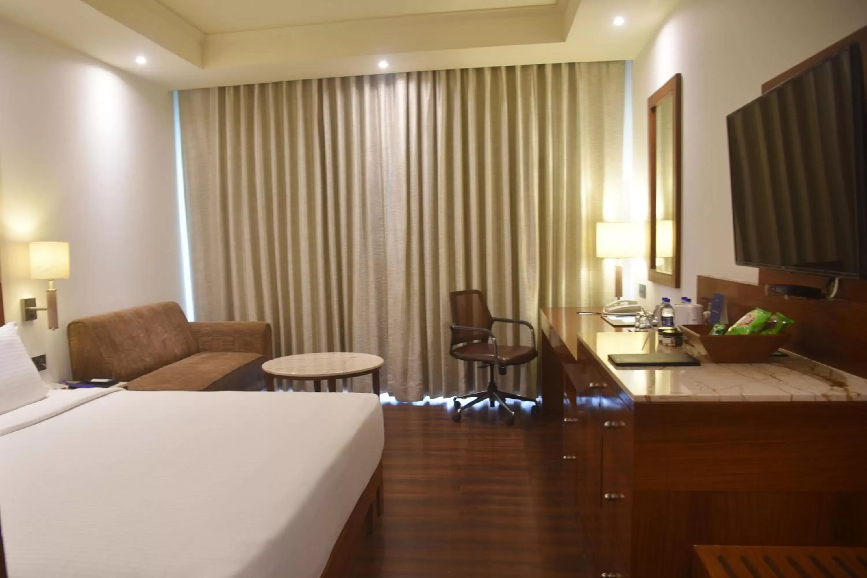 Bedroom, TV/Entertainment Center in Radisson Blu Resort & Spa Alibaug