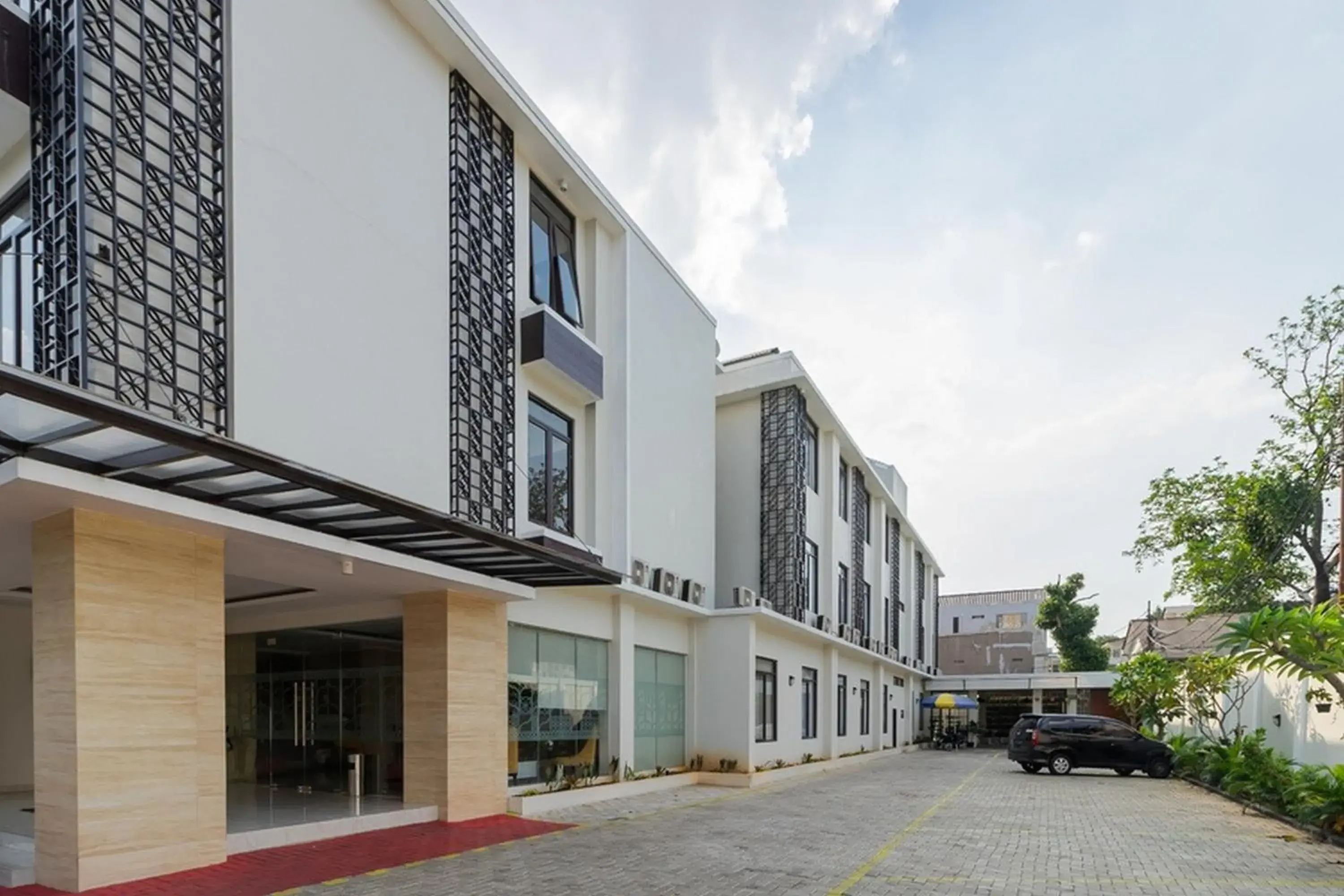 Facade/entrance, Property Building in RedDoorz Plus near Lippo Mall Kemang 2