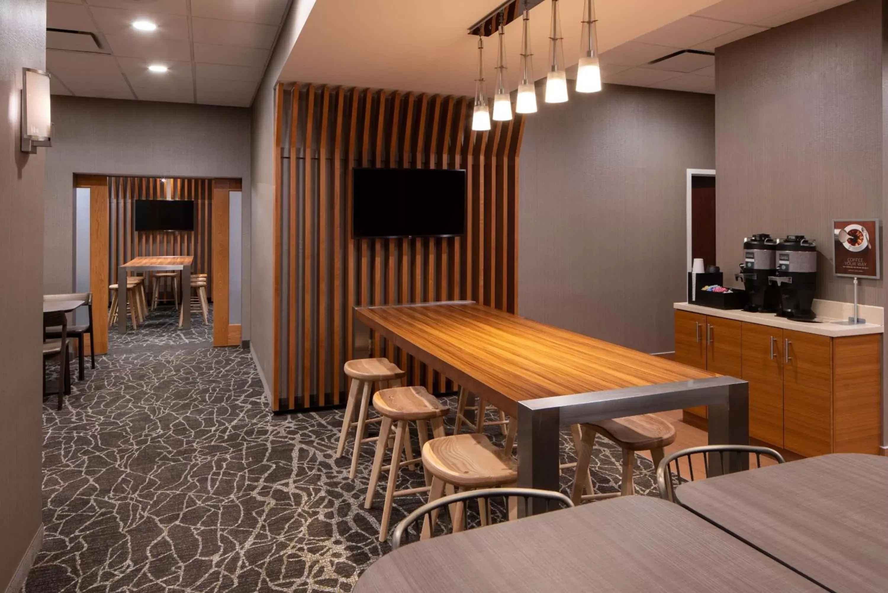 Restaurant/places to eat, Lounge/Bar in Sonesta Select Nashville Airport Suites