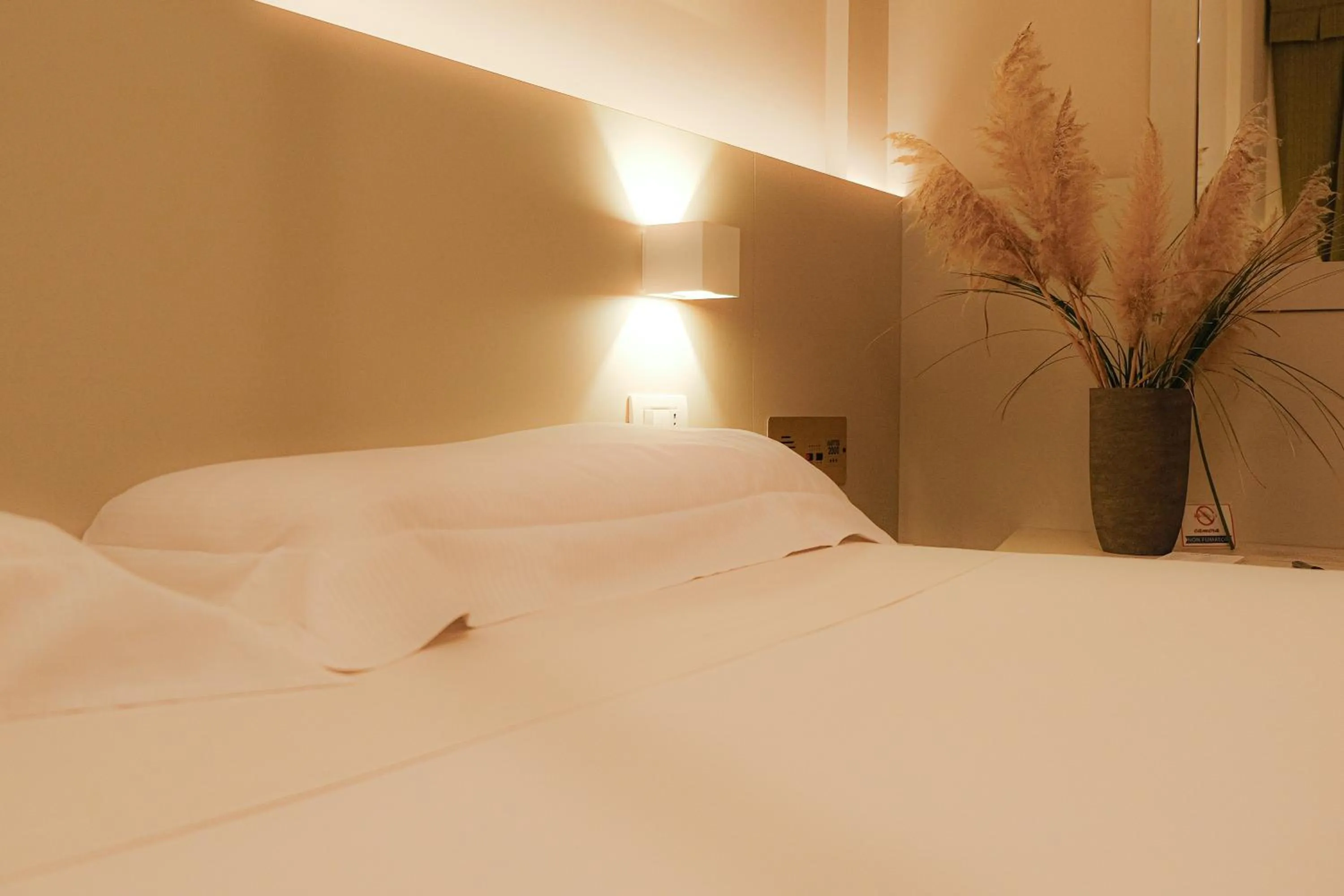 Bedroom, Bed in Hotel Motel 2000