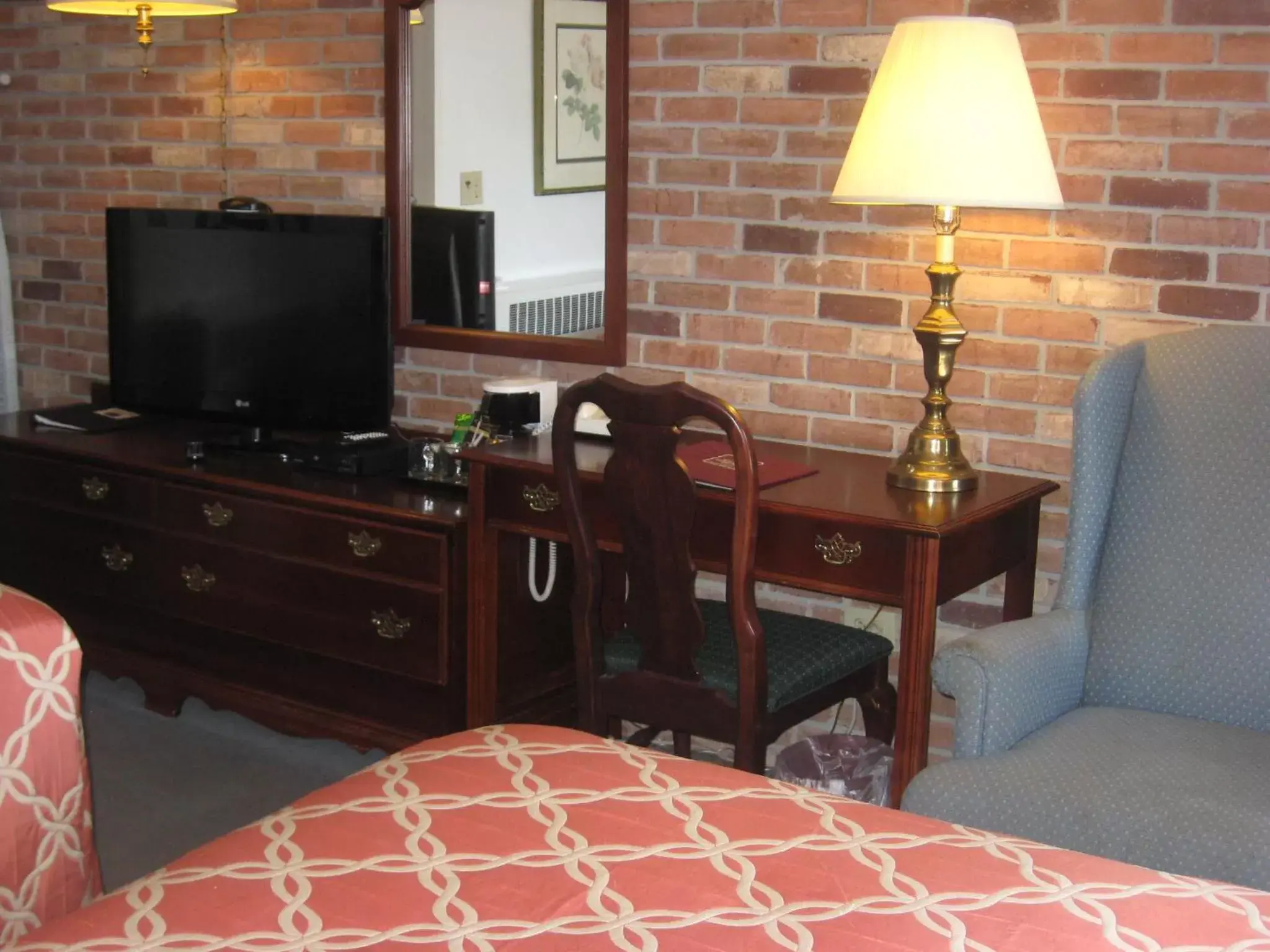 TV/Entertainment Center in Lockport Inn and Suites