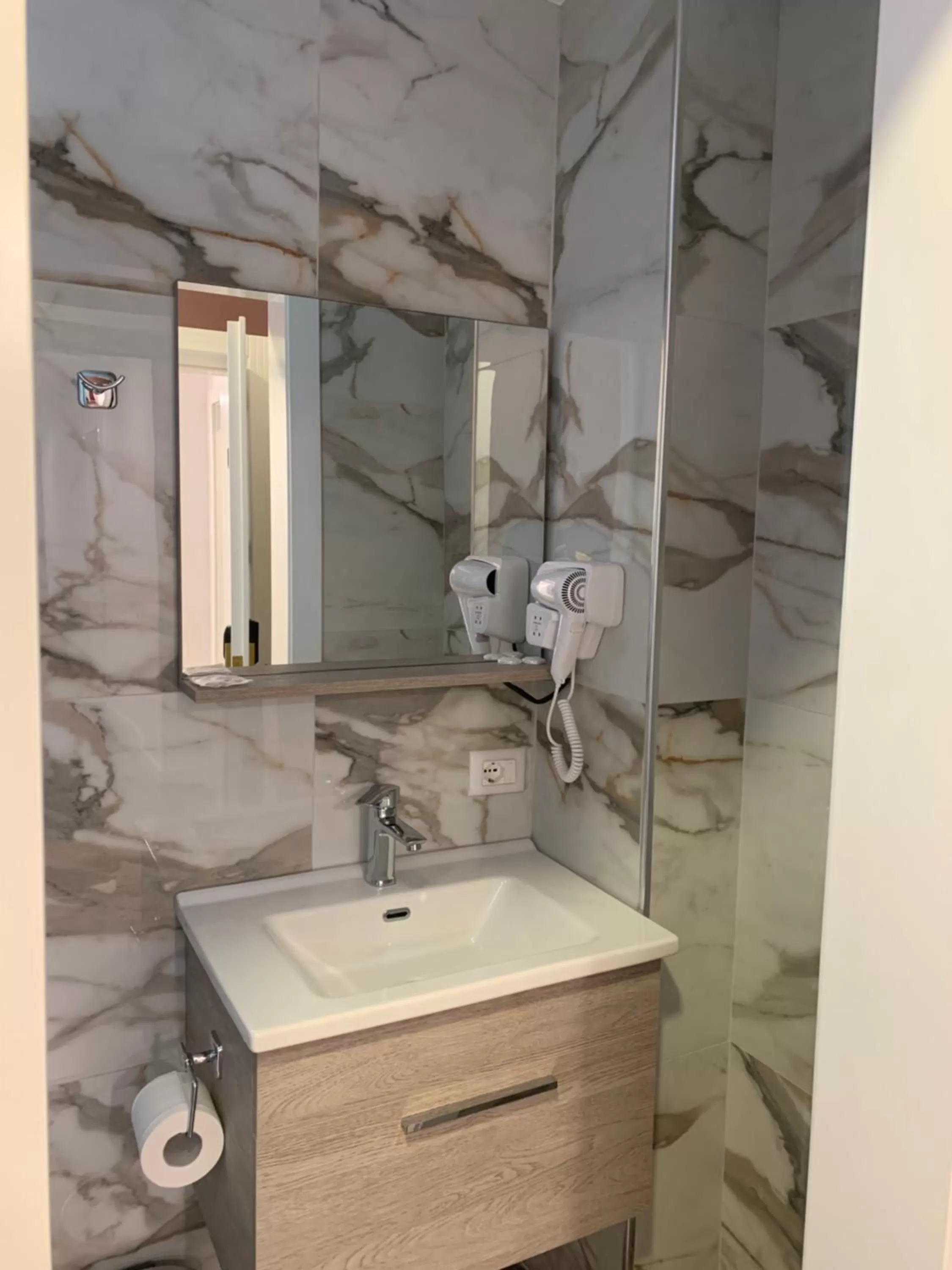 Bathroom in Grand Hotel Pogradec