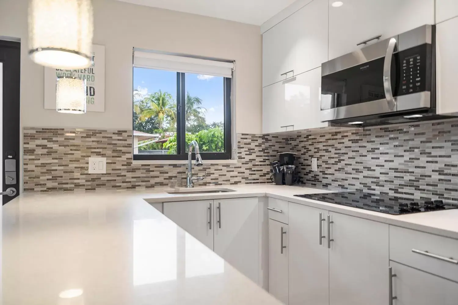 Kitchen or kitchenette, Kitchen/Kitchenette in Alani Bay Condos