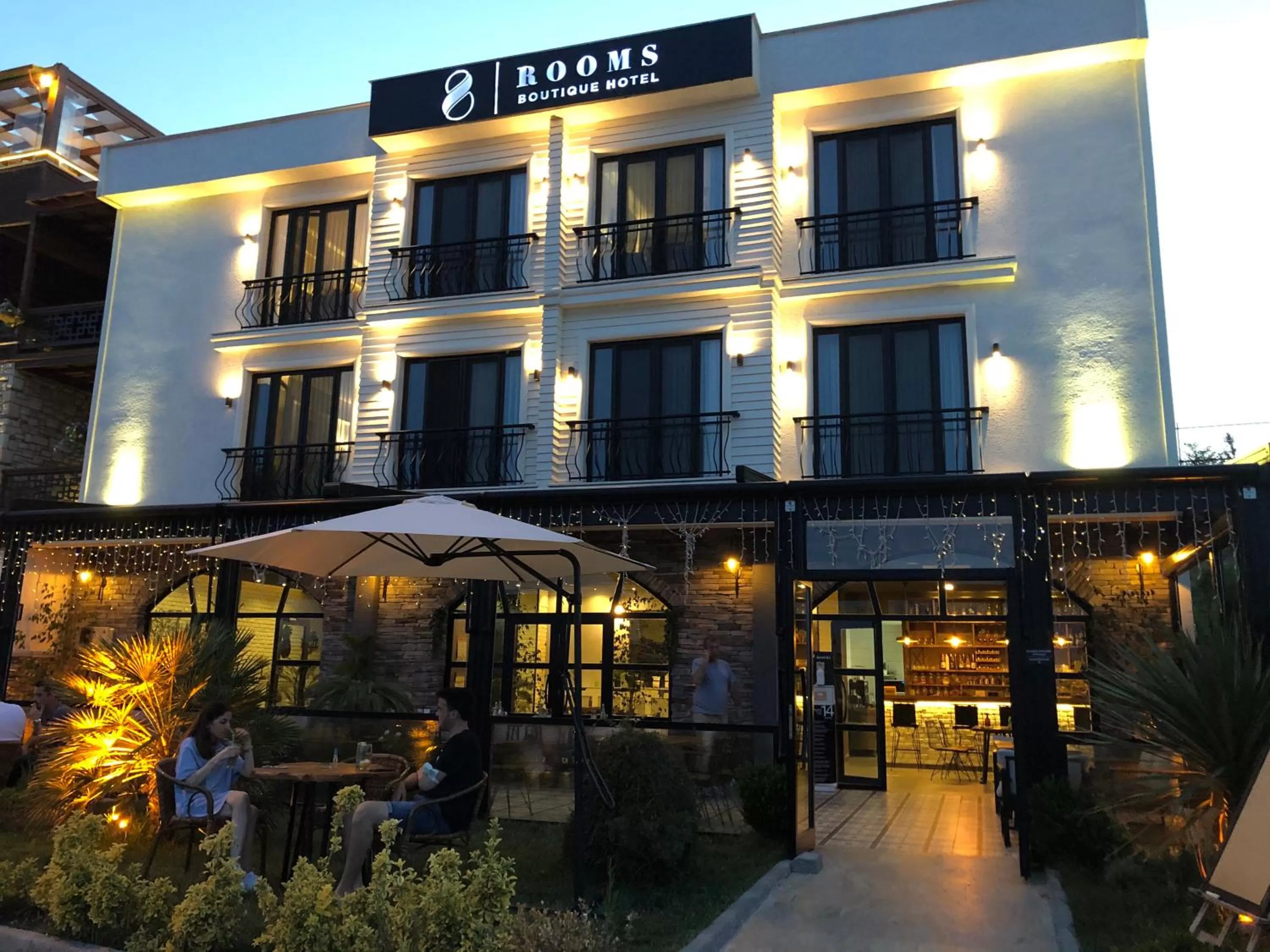 Property building in 8 Rooms Hotel