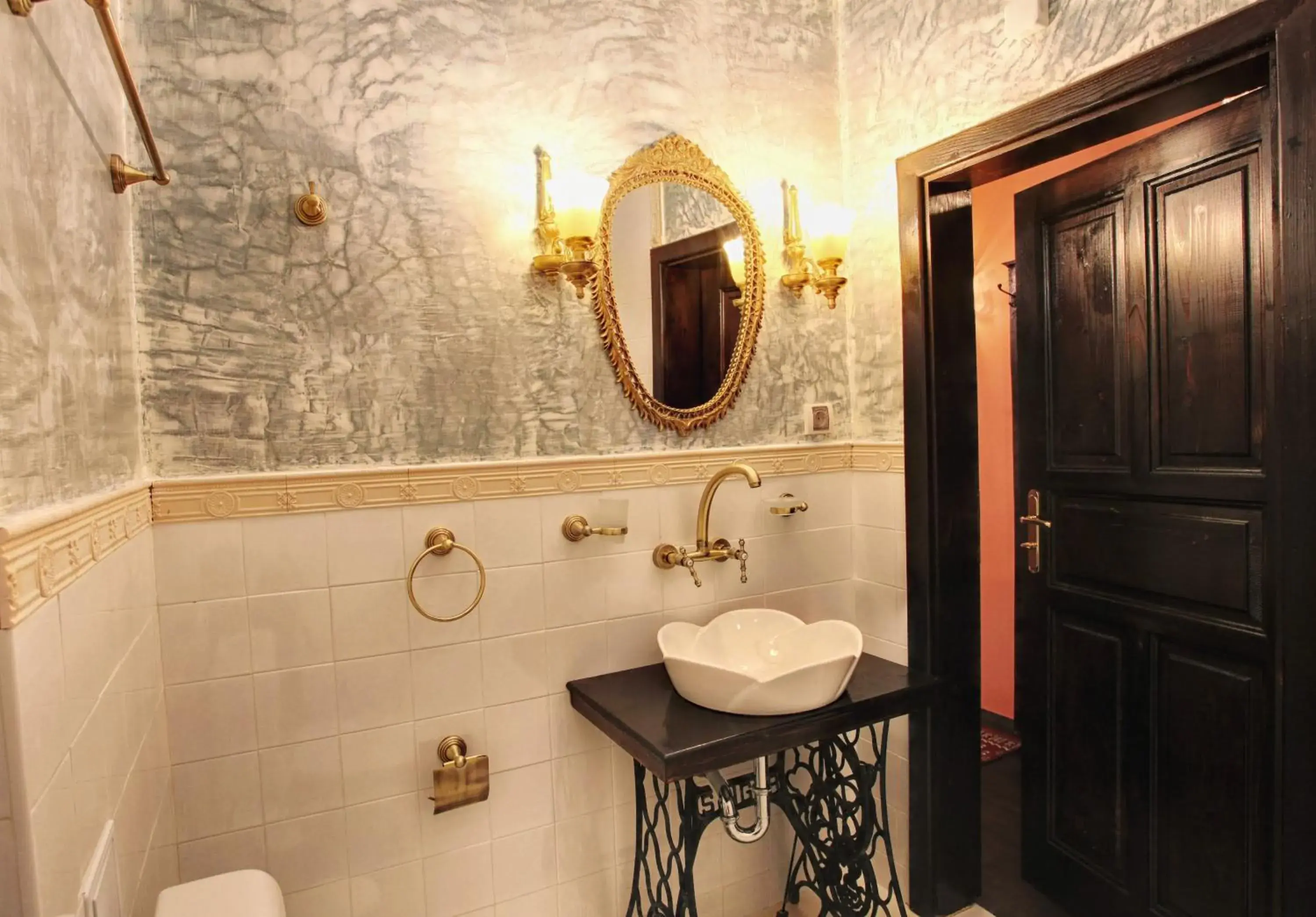 Bathroom in Hotel Evmolpia