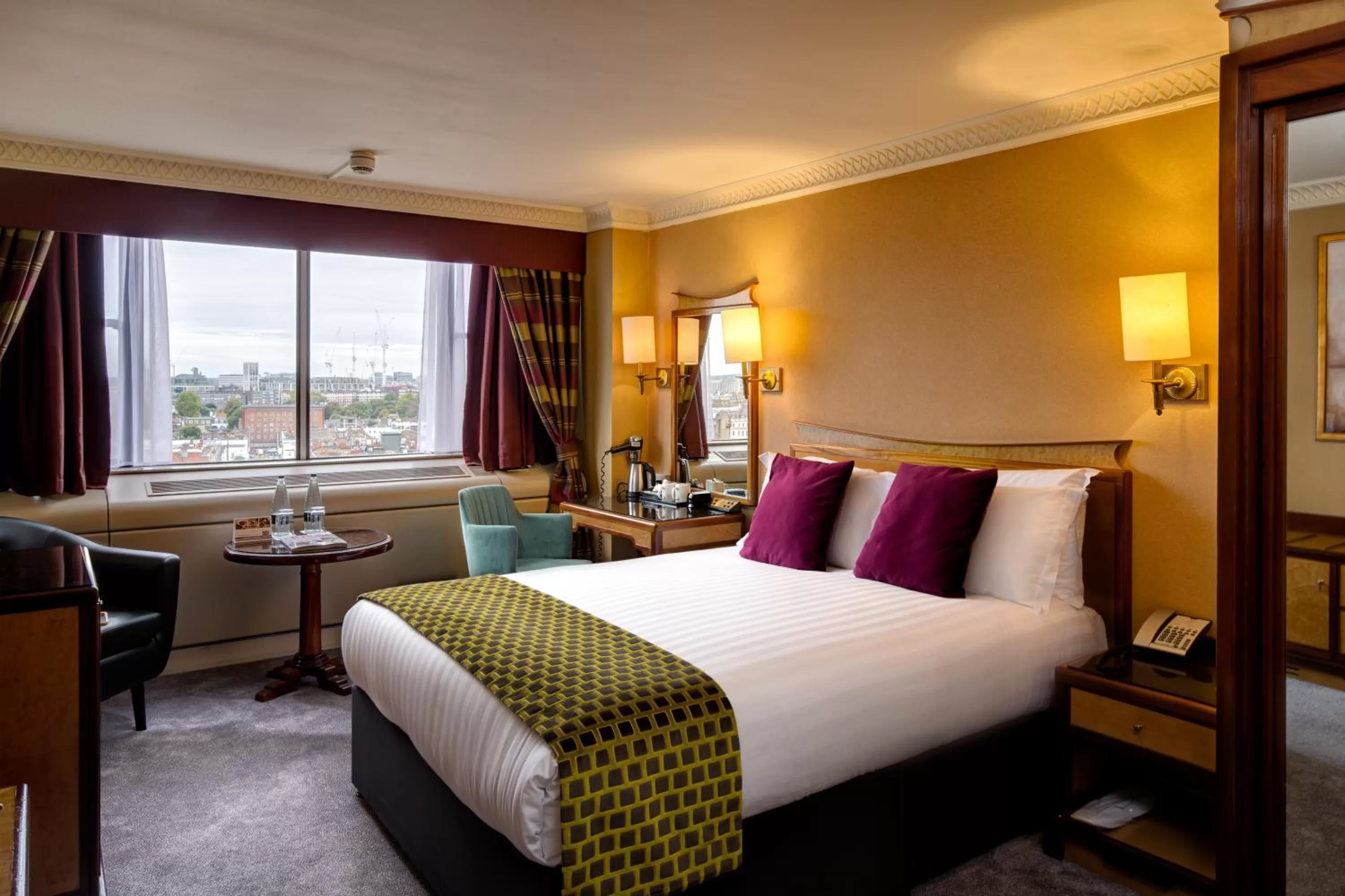 Bed in Copthorne Tara Hotel London Kensington