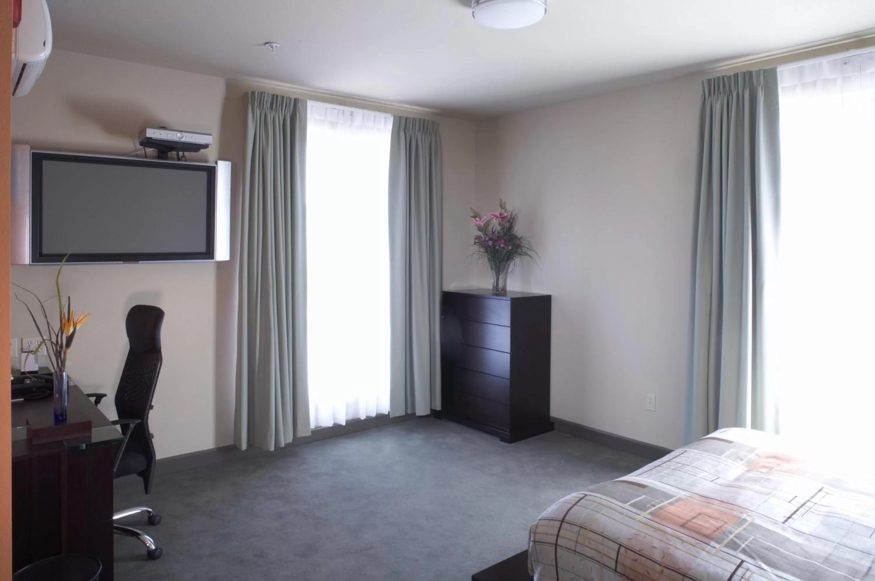 TV/Entertainment Center in Downtown Berkeley Inn