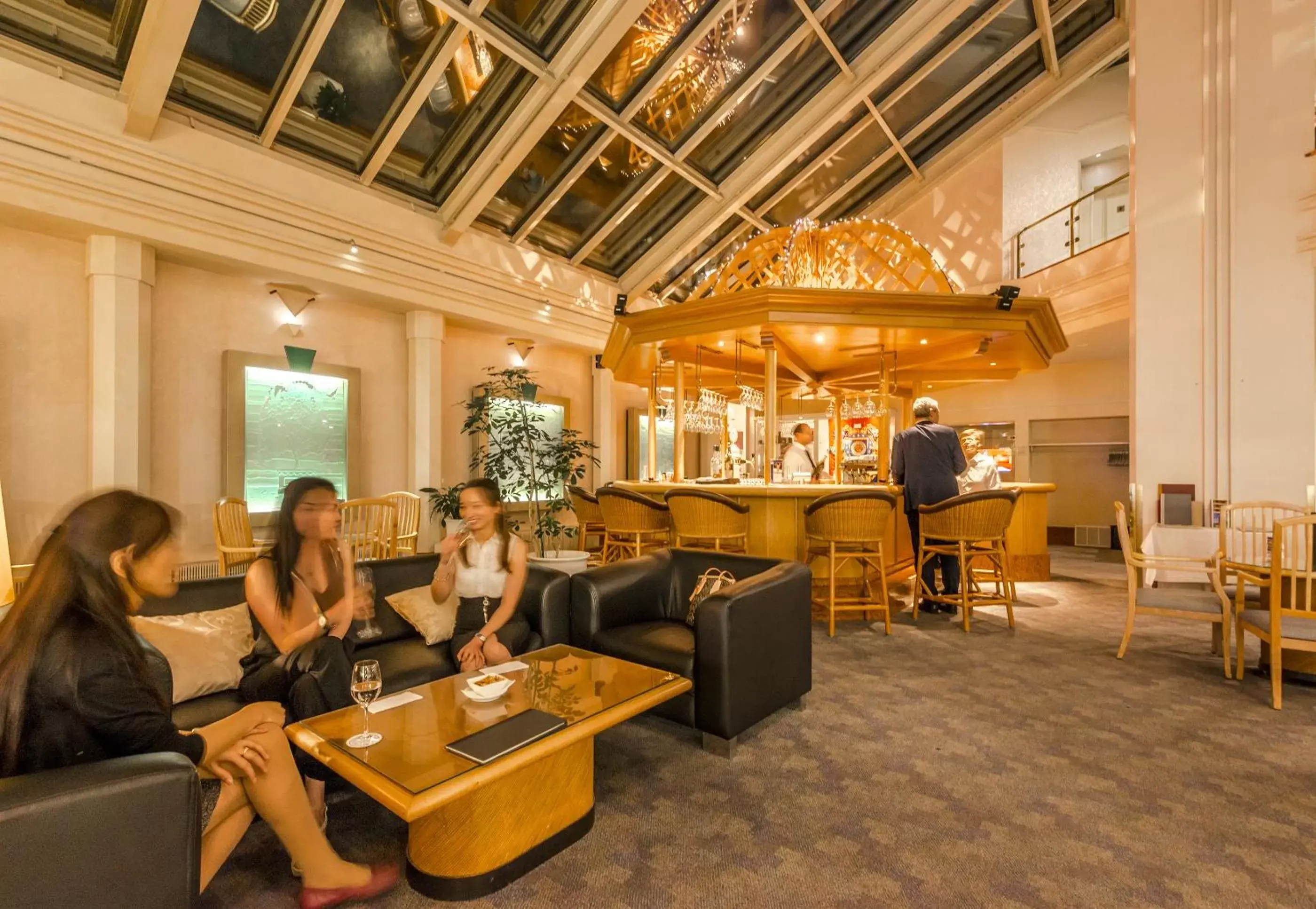 Lounge or bar in Metropole Swiss Quality Hotel