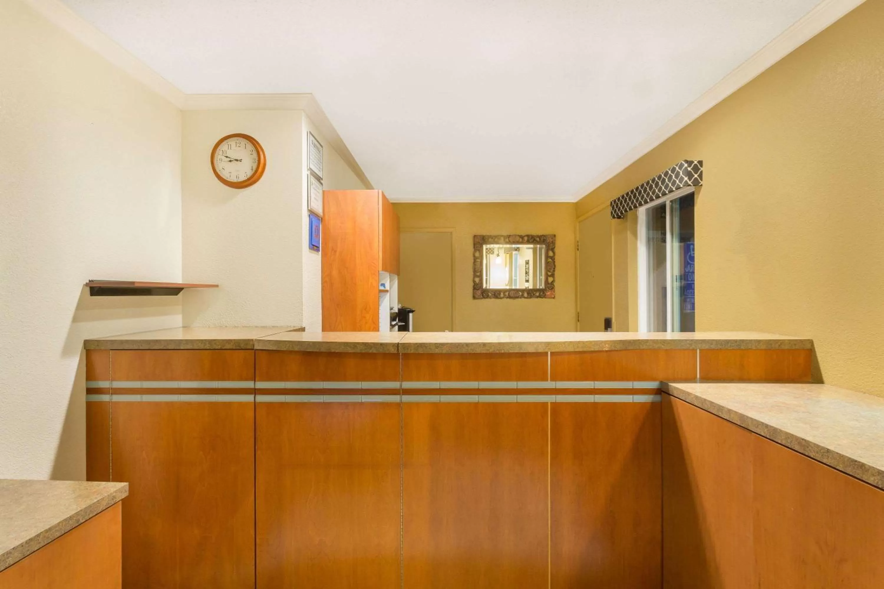 Lobby or reception in Super 8 by Wyndham Martinez