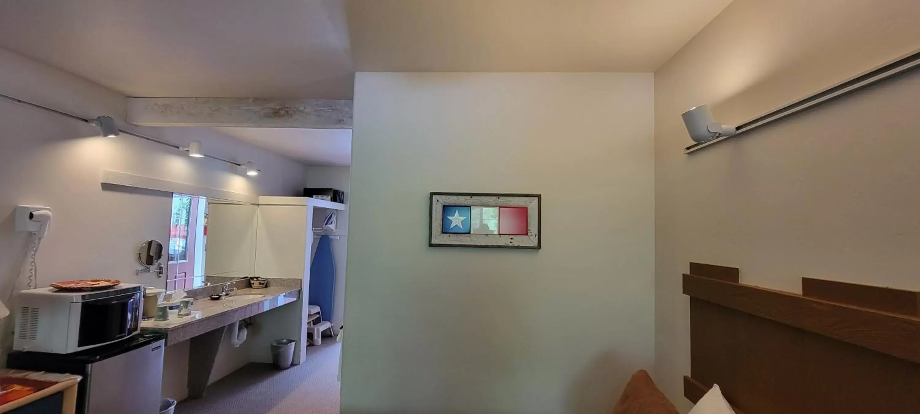 Bedroom in Hot Springs Inn Bedroom in Hot Springs Inn