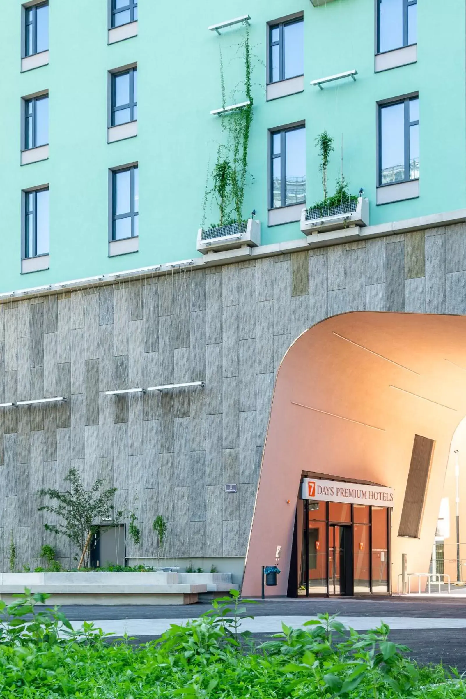 Facade/entrance in Campanile Vienna South Facade/entrance in Campanile Vienna South