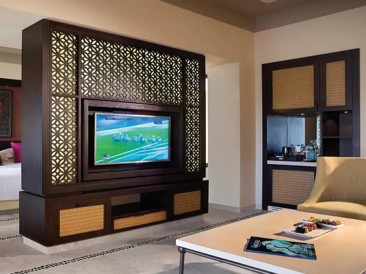 Living room, TV/Entertainment Center in Salalah Rotana Resort