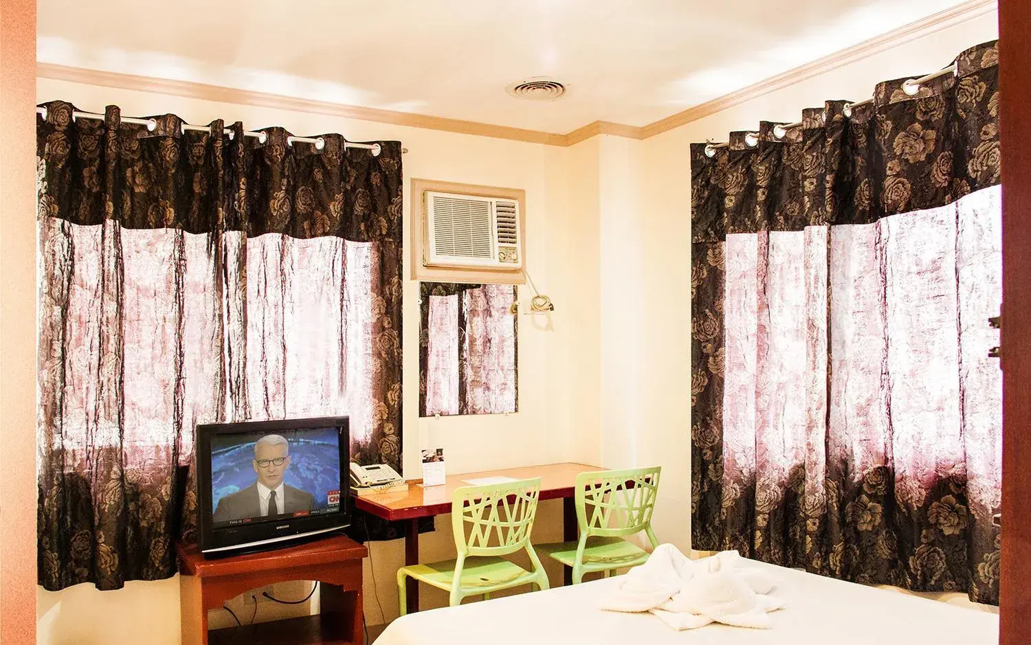 Bedroom, TV/Entertainment Center in Allson's Inn