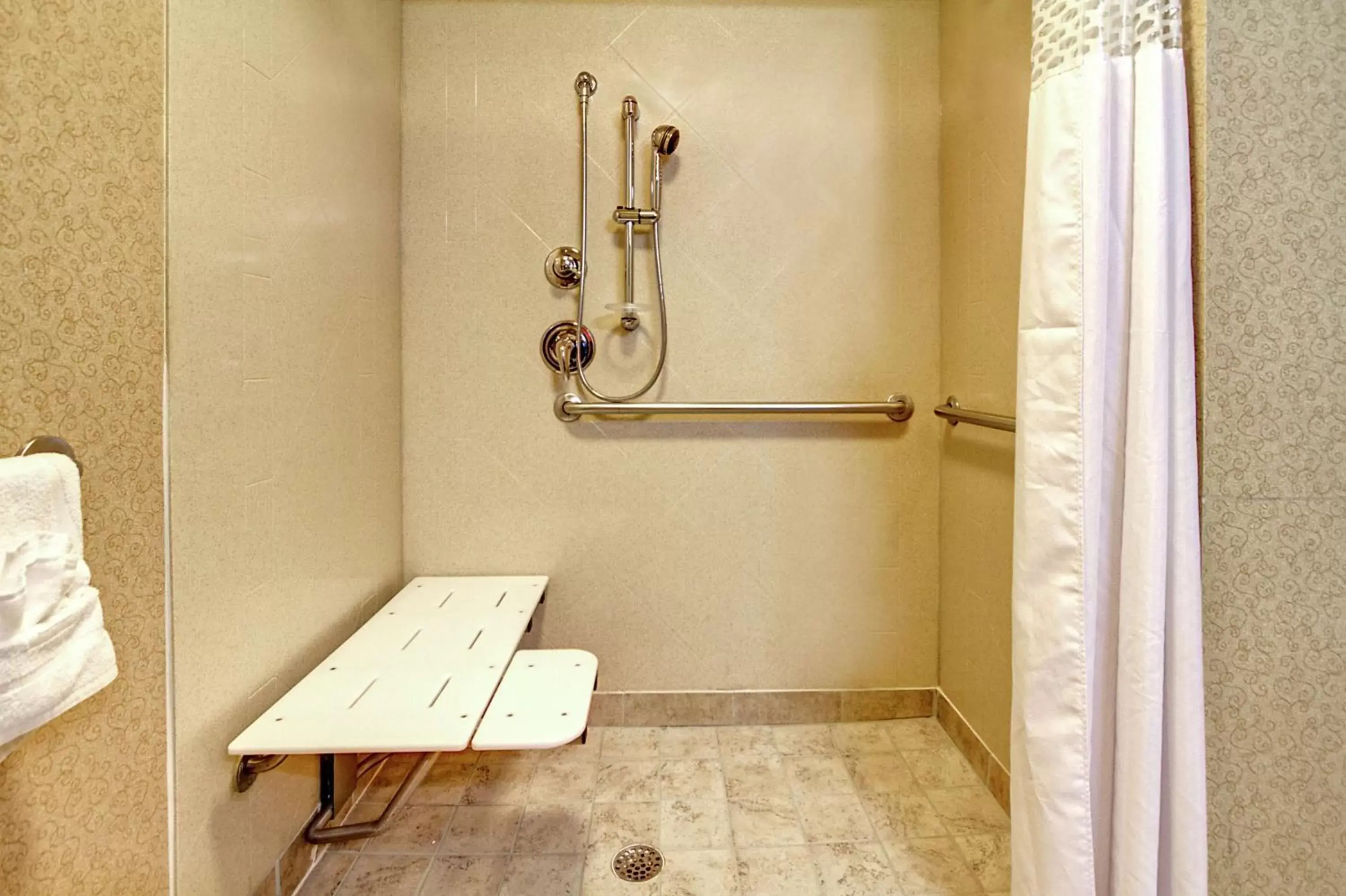 Bathroom in Hampton Inn & Suites Lebanon