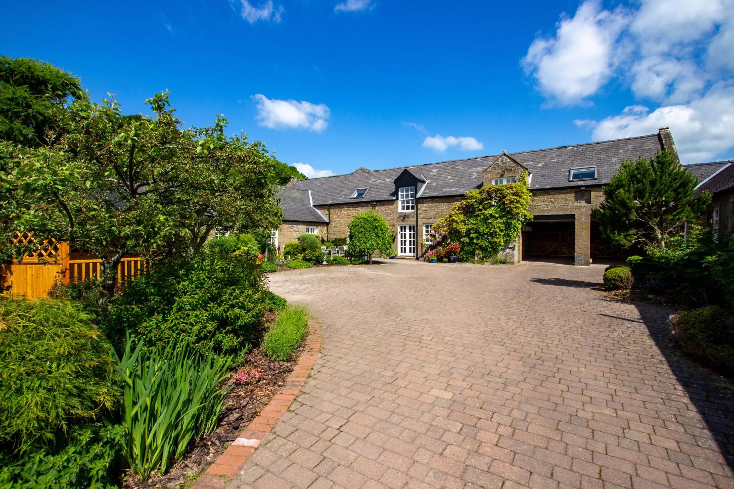 Property Building in Home Farm B&B - Sunflower Room