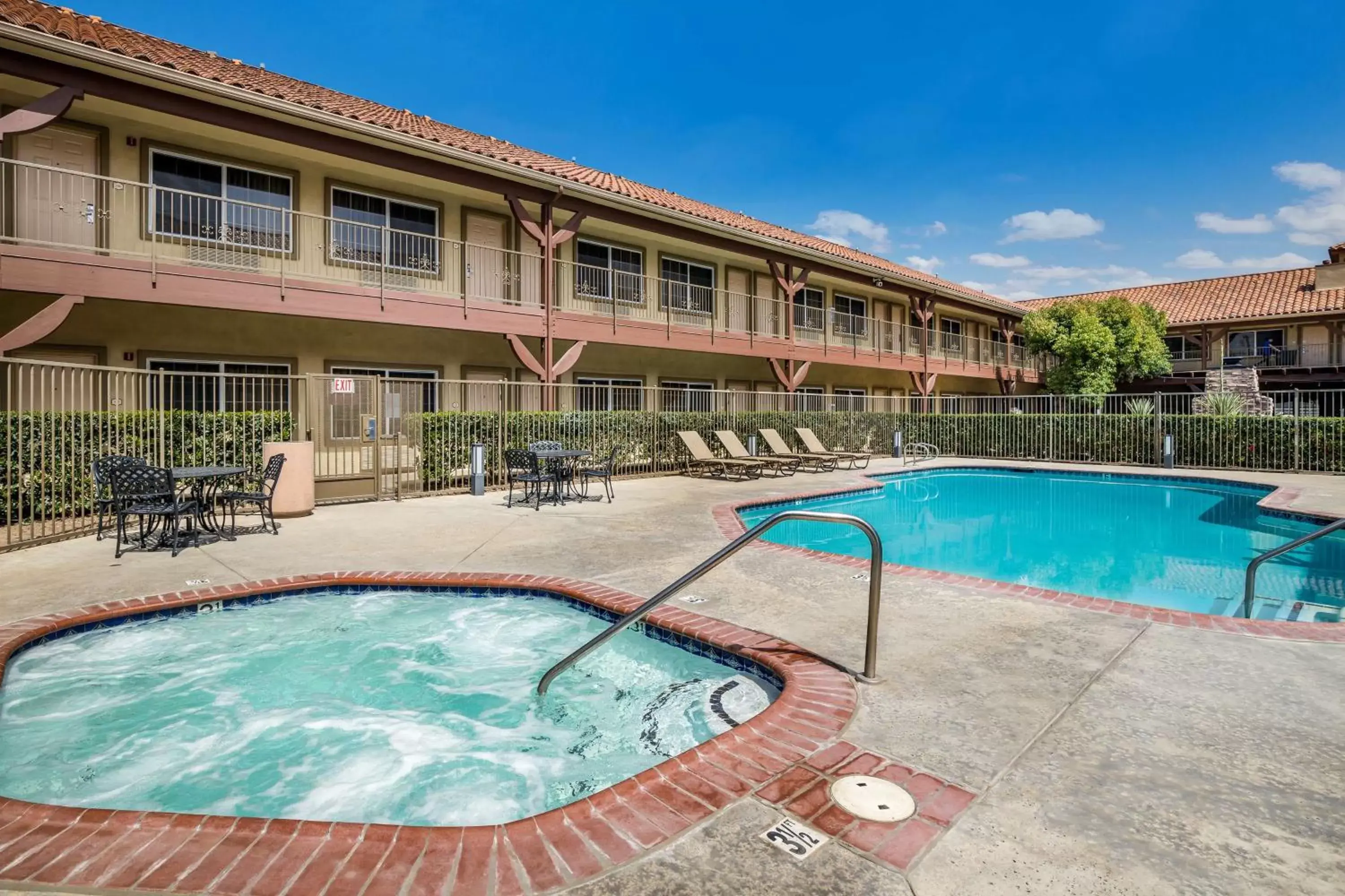 Pool view, Swimming Pool in Best Western Corona Hotel & Suites