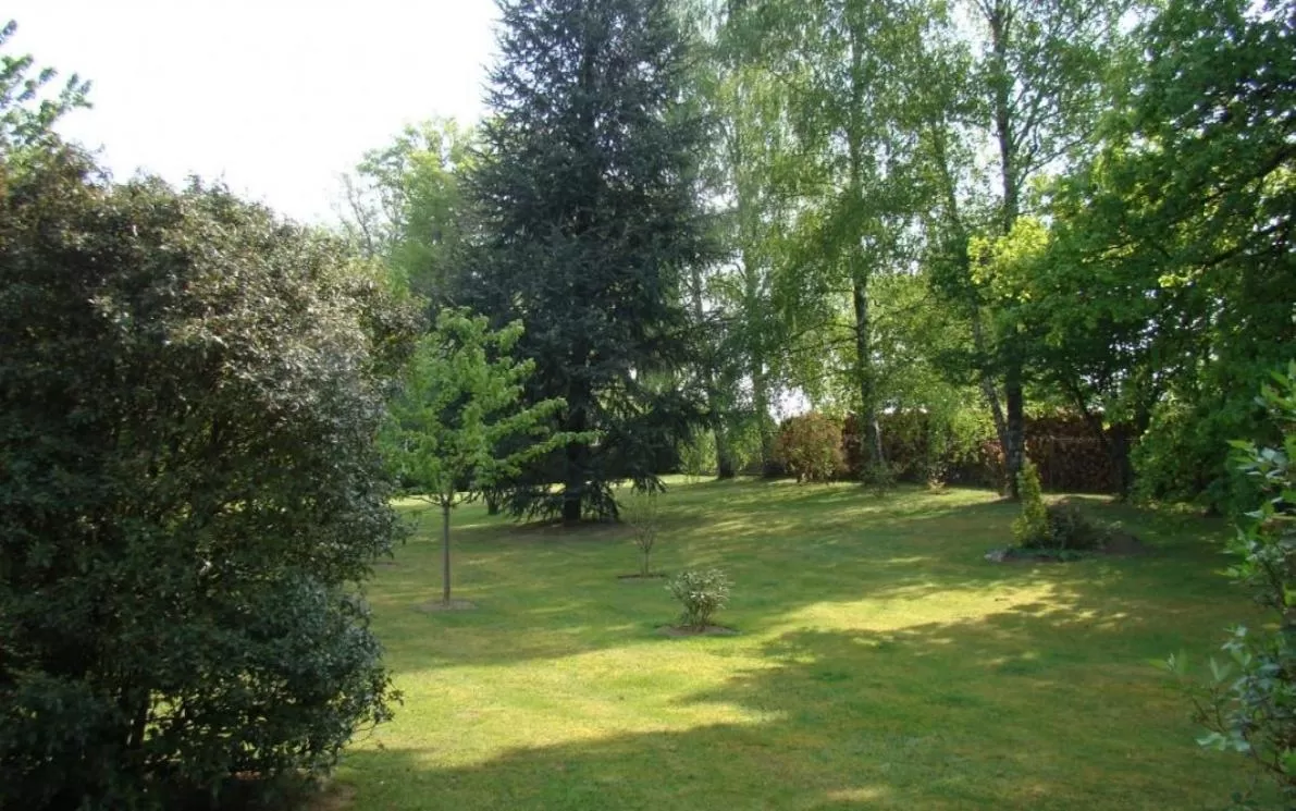 Property building, Garden in Chambre d'Hôtes Les Chênes