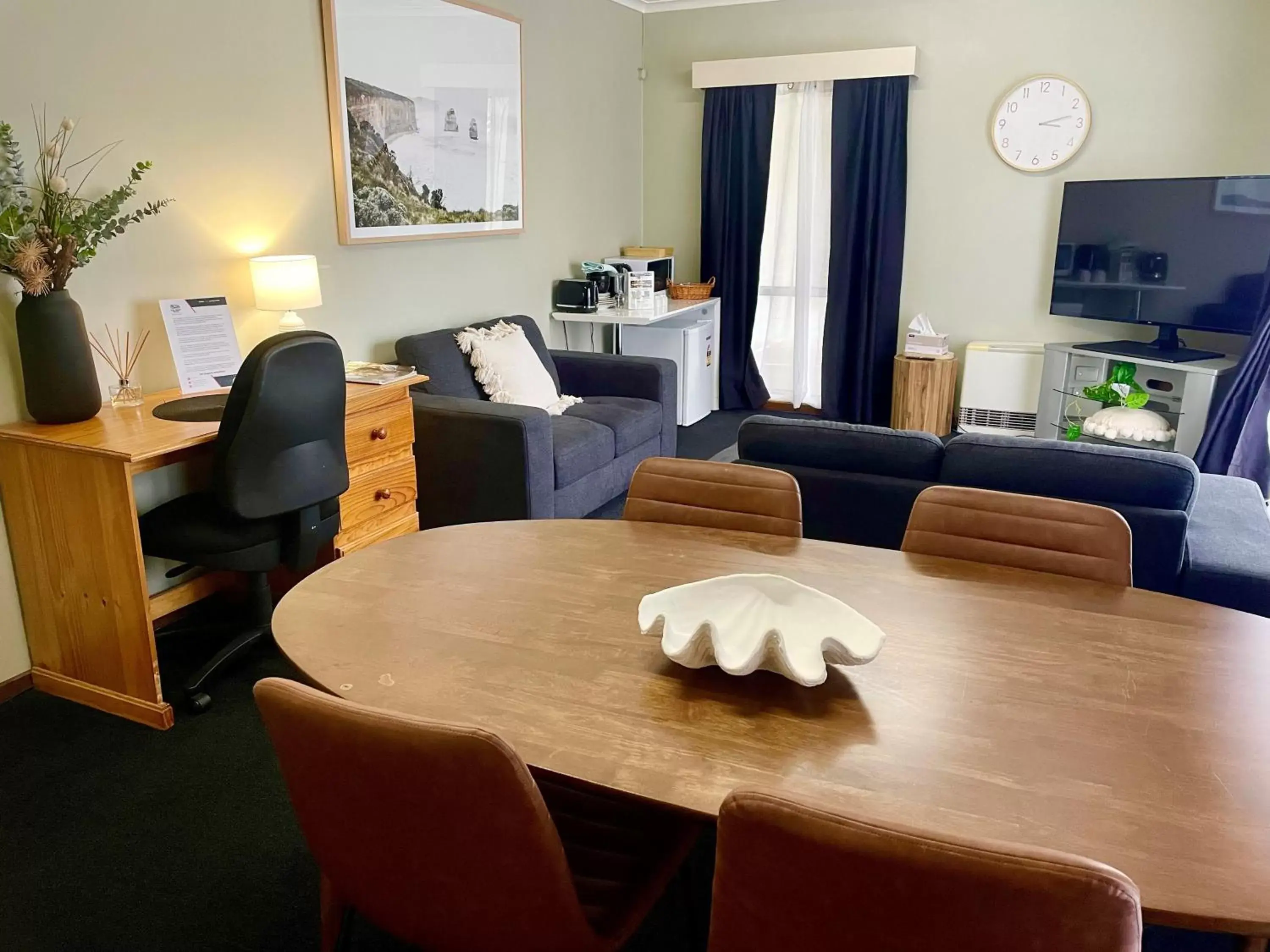 TV and multimedia in City Heart Motel Warrnambool