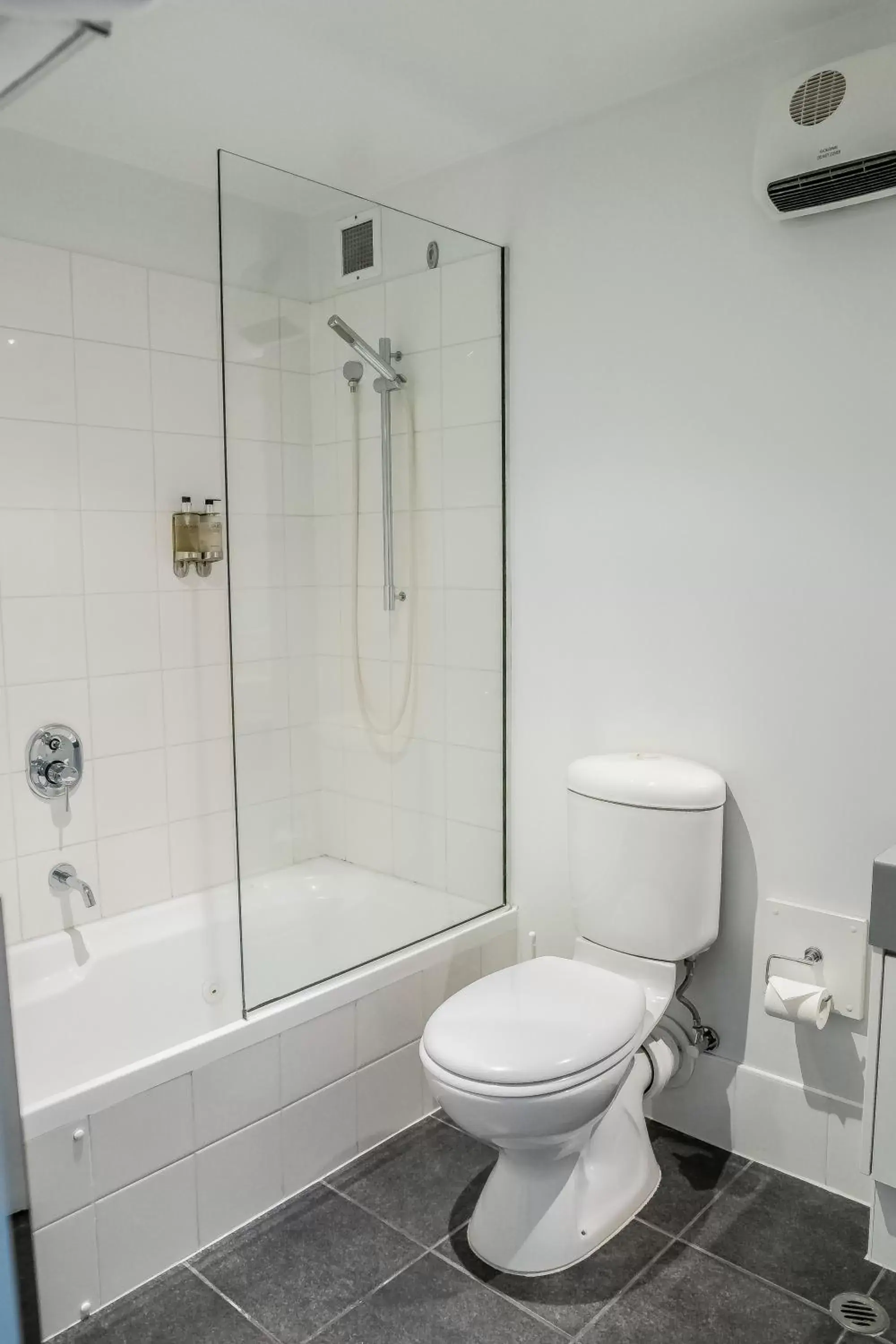 Toilet, Bathroom in Airport Christchurch Motel