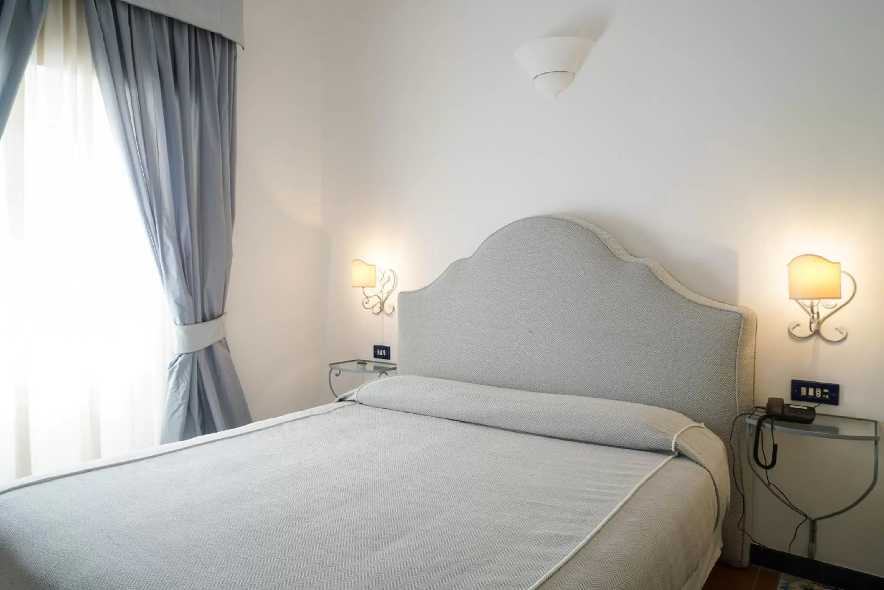 Photo of the whole room, Bed in Covo dei Saraceni