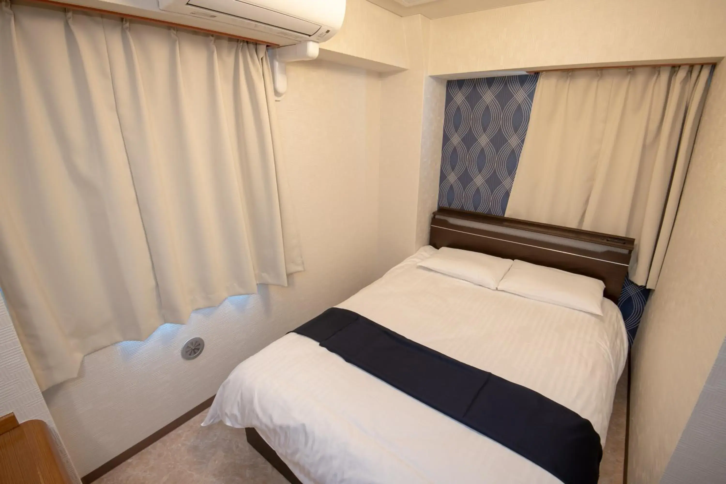 Bedroom, Bed in Kawasaki Station Inn