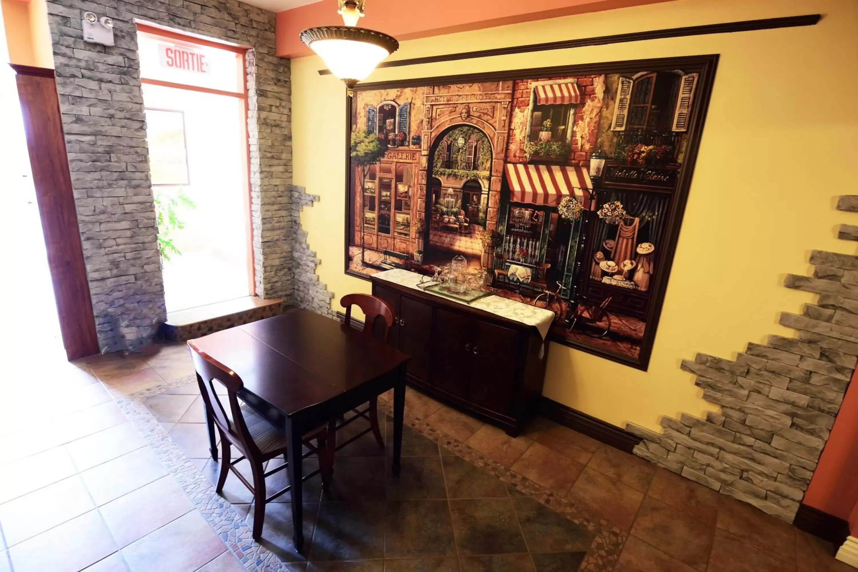 Communal kitchen, Dining Area in Auberge le St-Georges