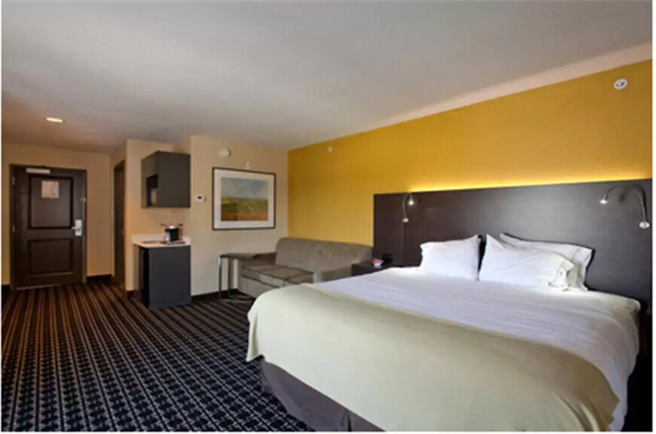 Bed in Holiday Inn Express Newton by IHG Bed in Holiday Inn Express Newton by IHG
