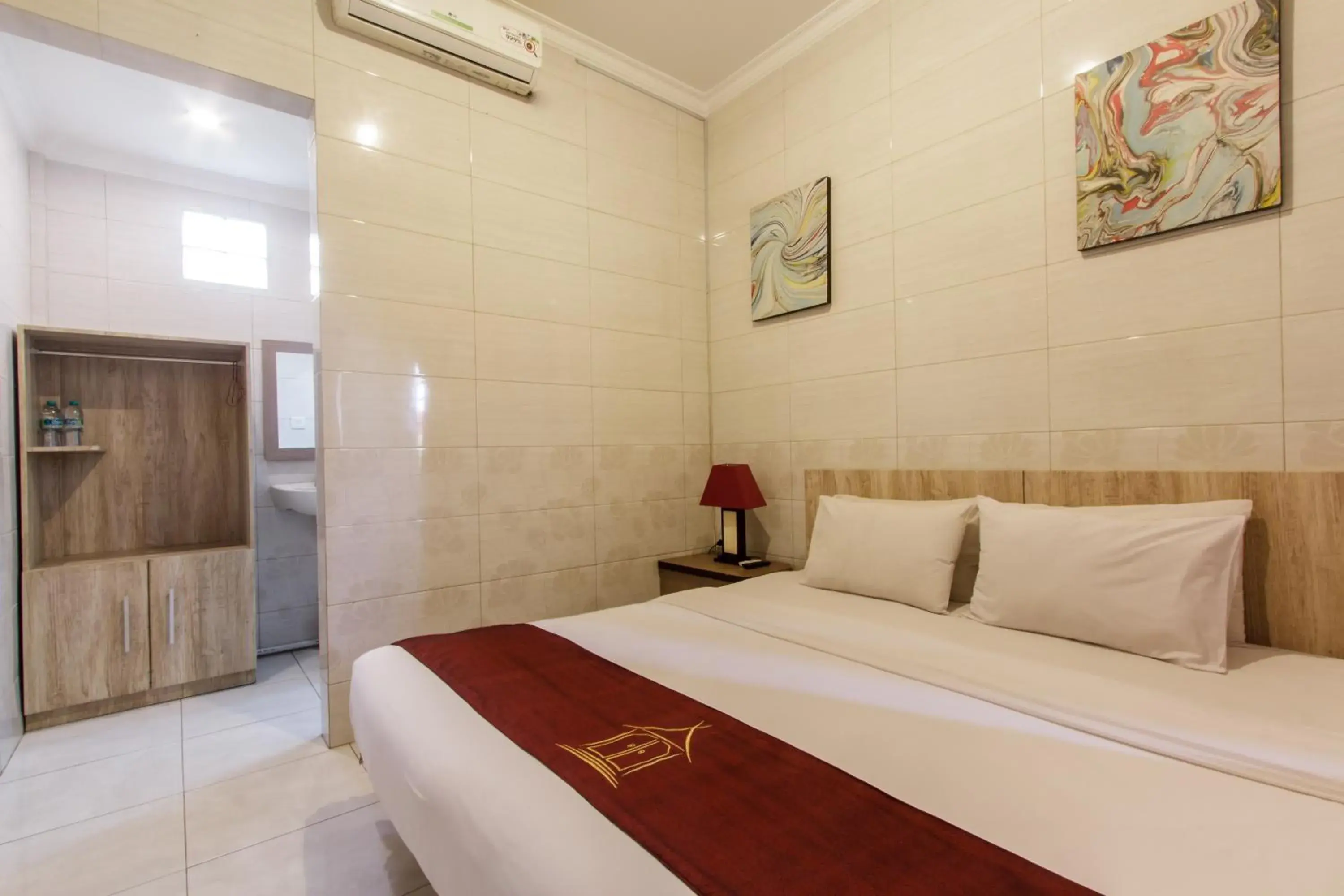 Bedroom, Bed in Angkul Angkul Beach inn Kuta