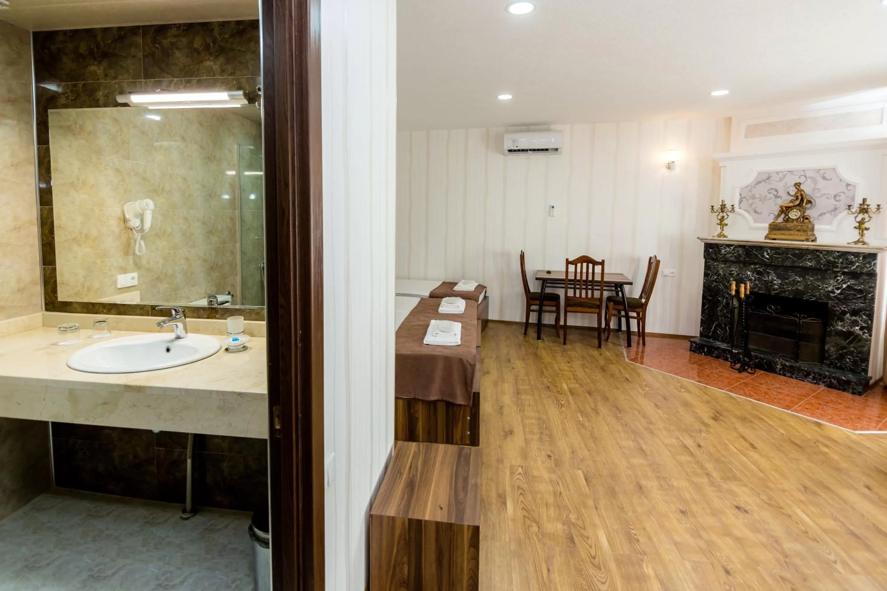 Bedroom, Bathroom in Elia Palace Hotel