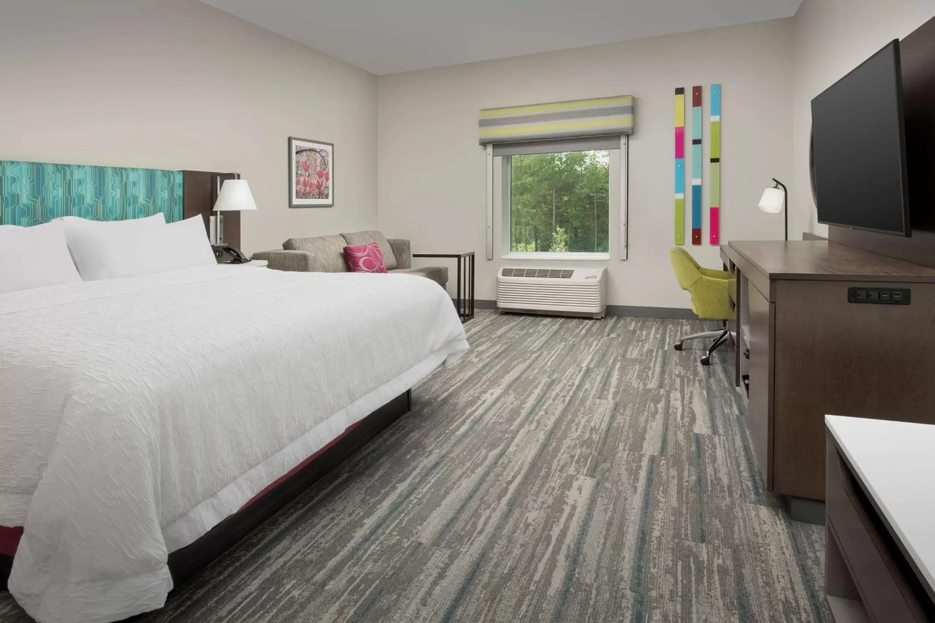 Bedroom, Bed in Hampton Inn & Suites Charlotte Airport Lake Pointe
