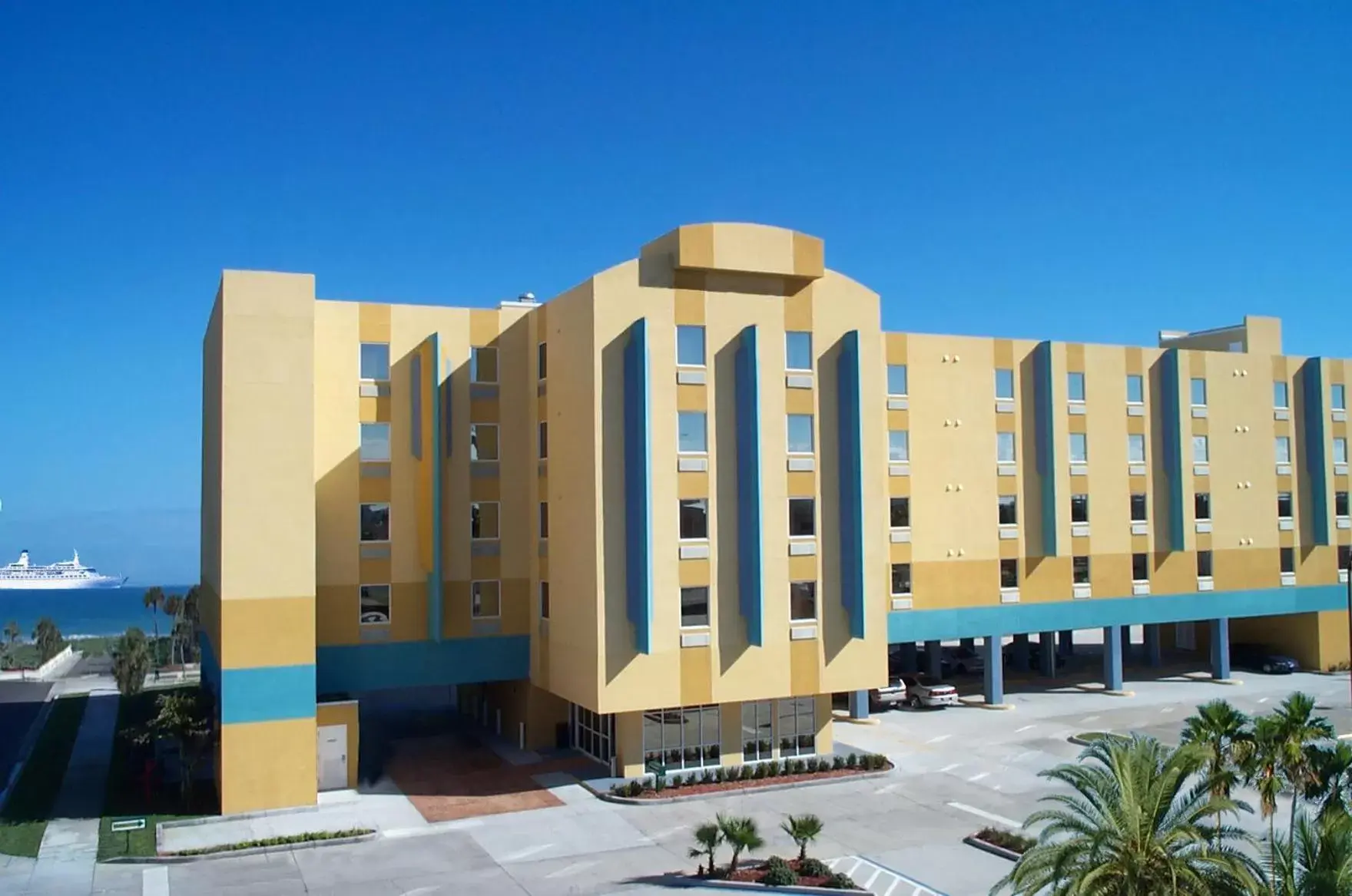 Facade/entrance, Property Building in Cocoa Beach Suites Hotel