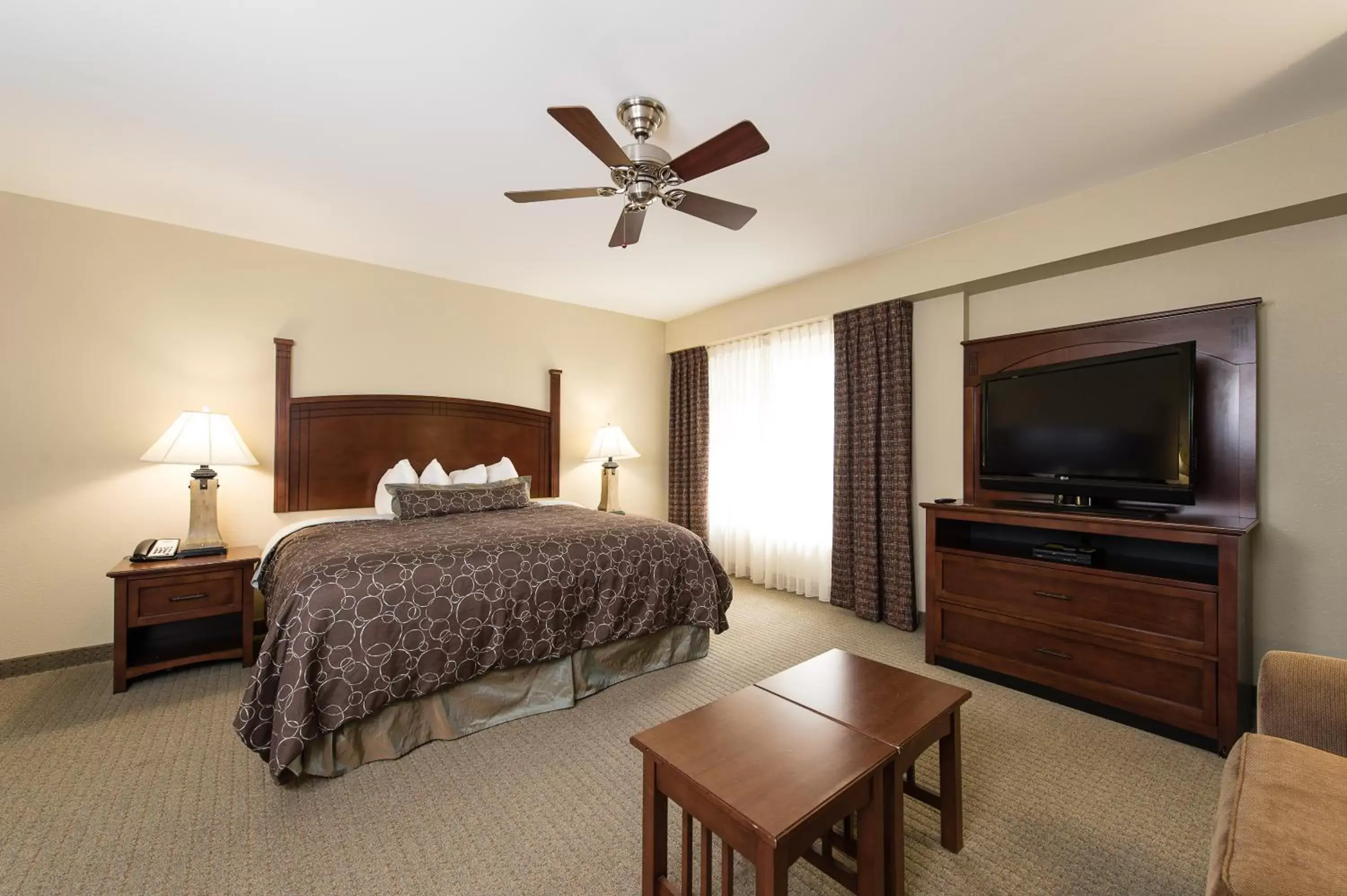 Photo of the whole room, Bed in Staybridge Suites Wilmington East, an IHG Hotel