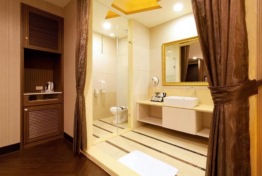 Bathroom in Discovery Motel - Yanping