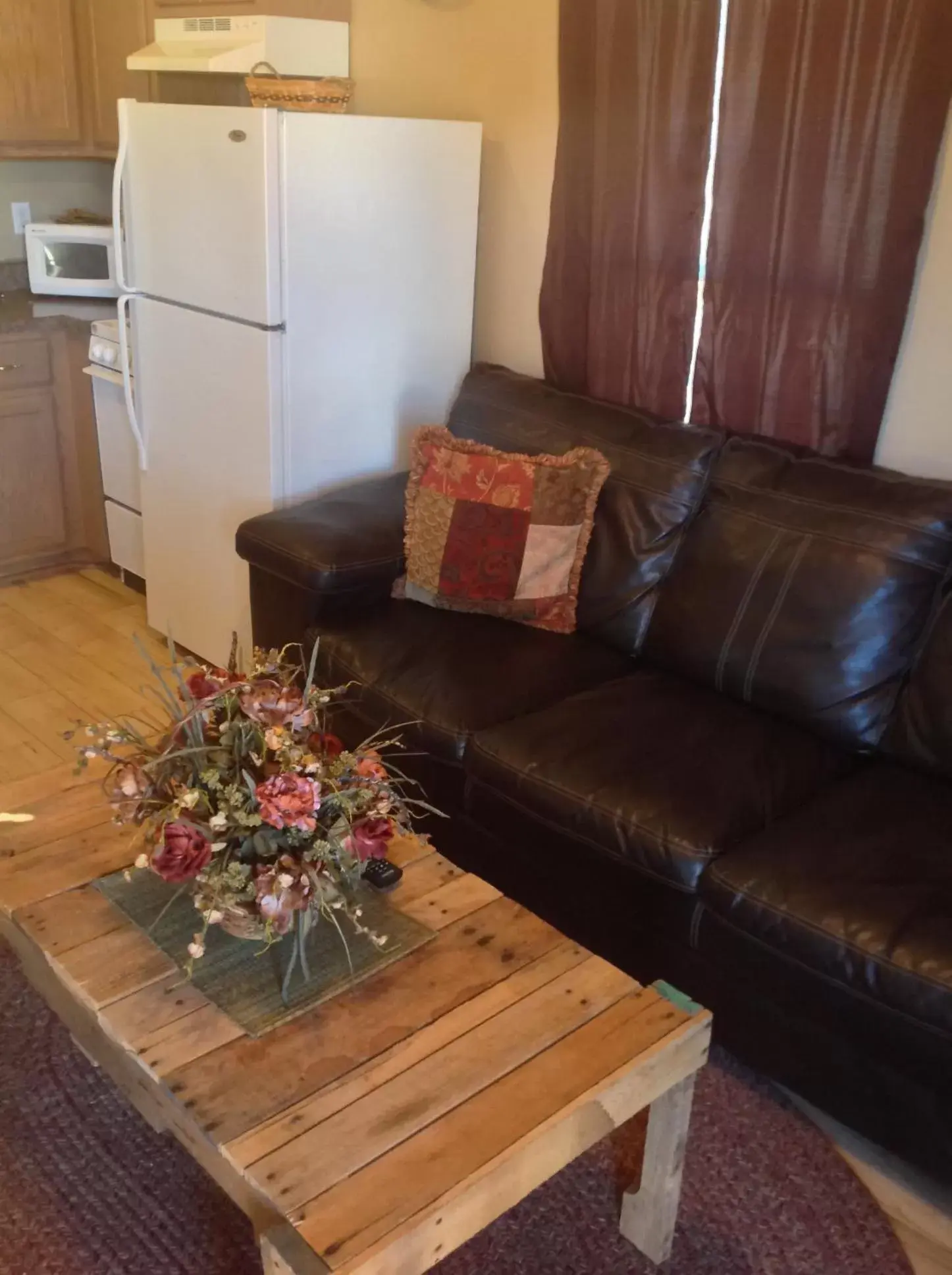 Living room, Seating Area in Qualla Cabins and Motel Cherokee near Casino