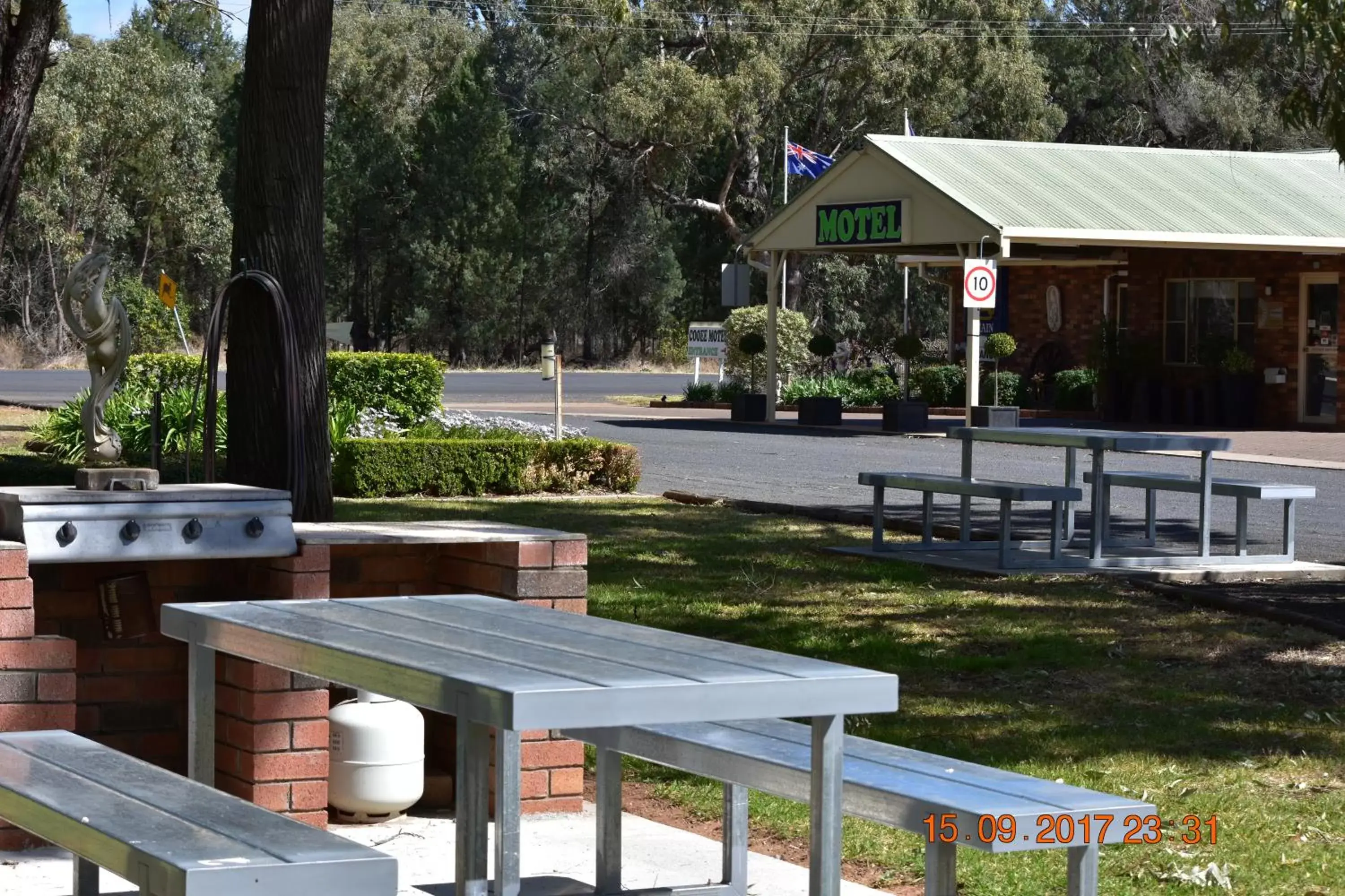 BBQ facilities in Cooee Motel