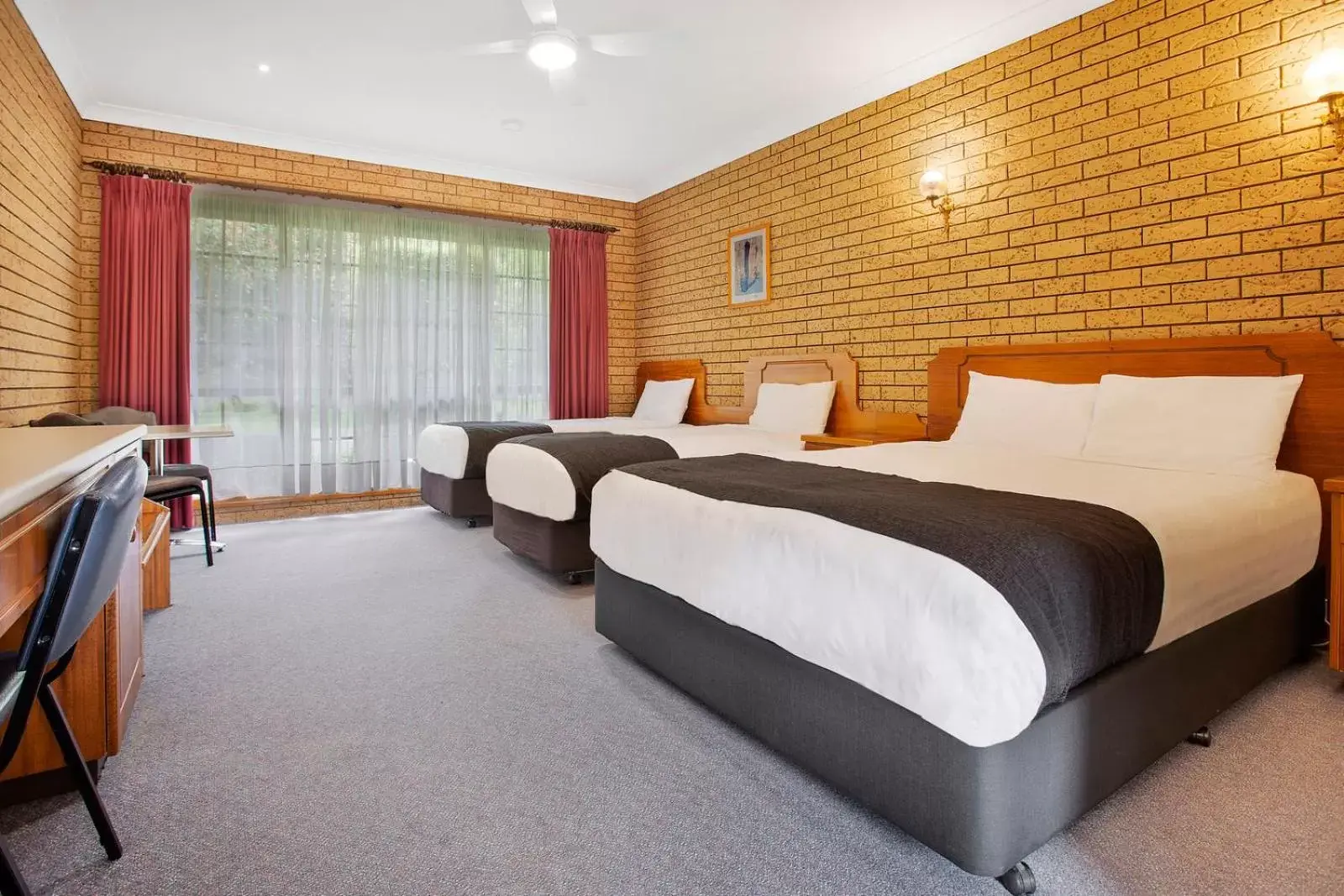 Bed in Manifold Motor Inn
