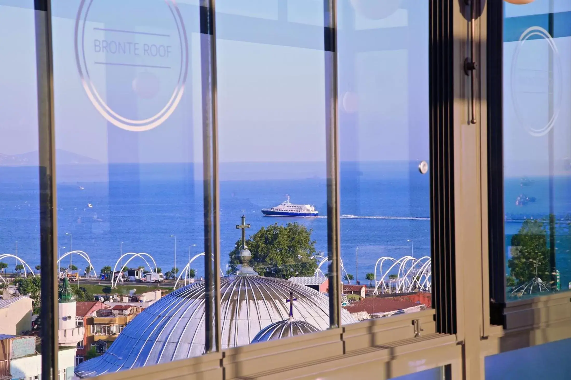 Restaurant/places to eat, Sea View in HOTEL BRONTE