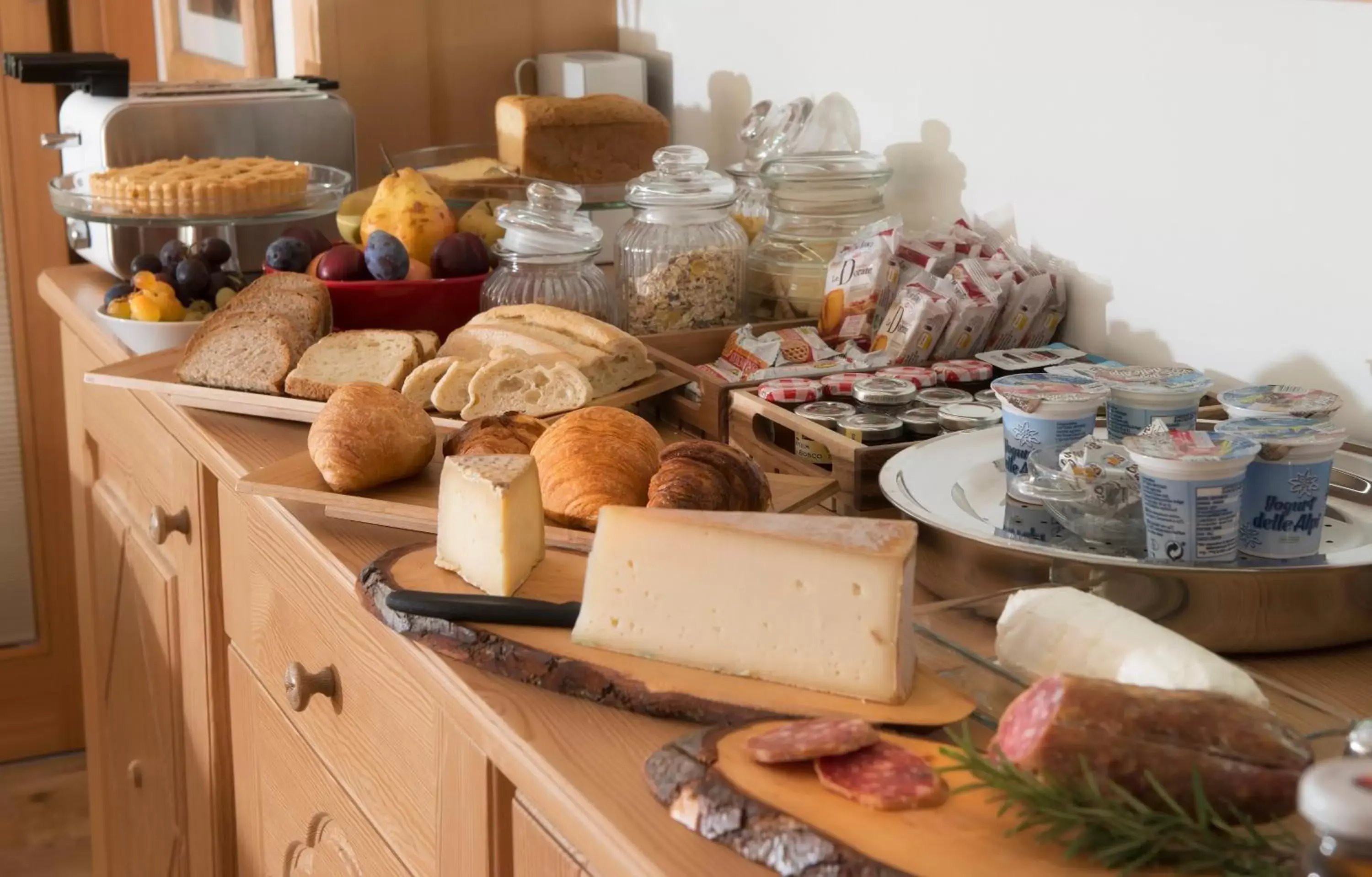 Breakfast in Le Petit Lievre