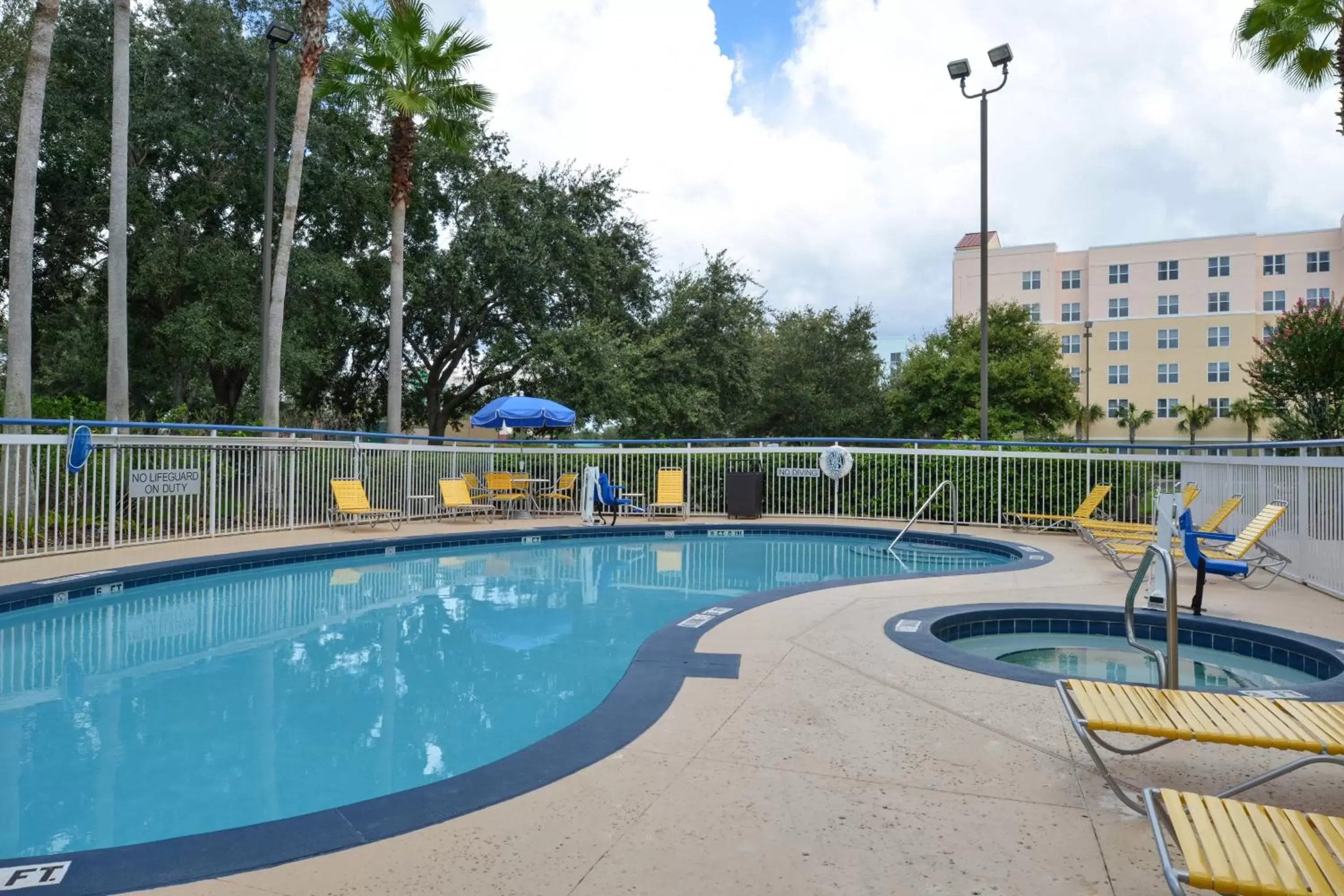 Swimming Pool in Fairfield Inn Orlando Airport