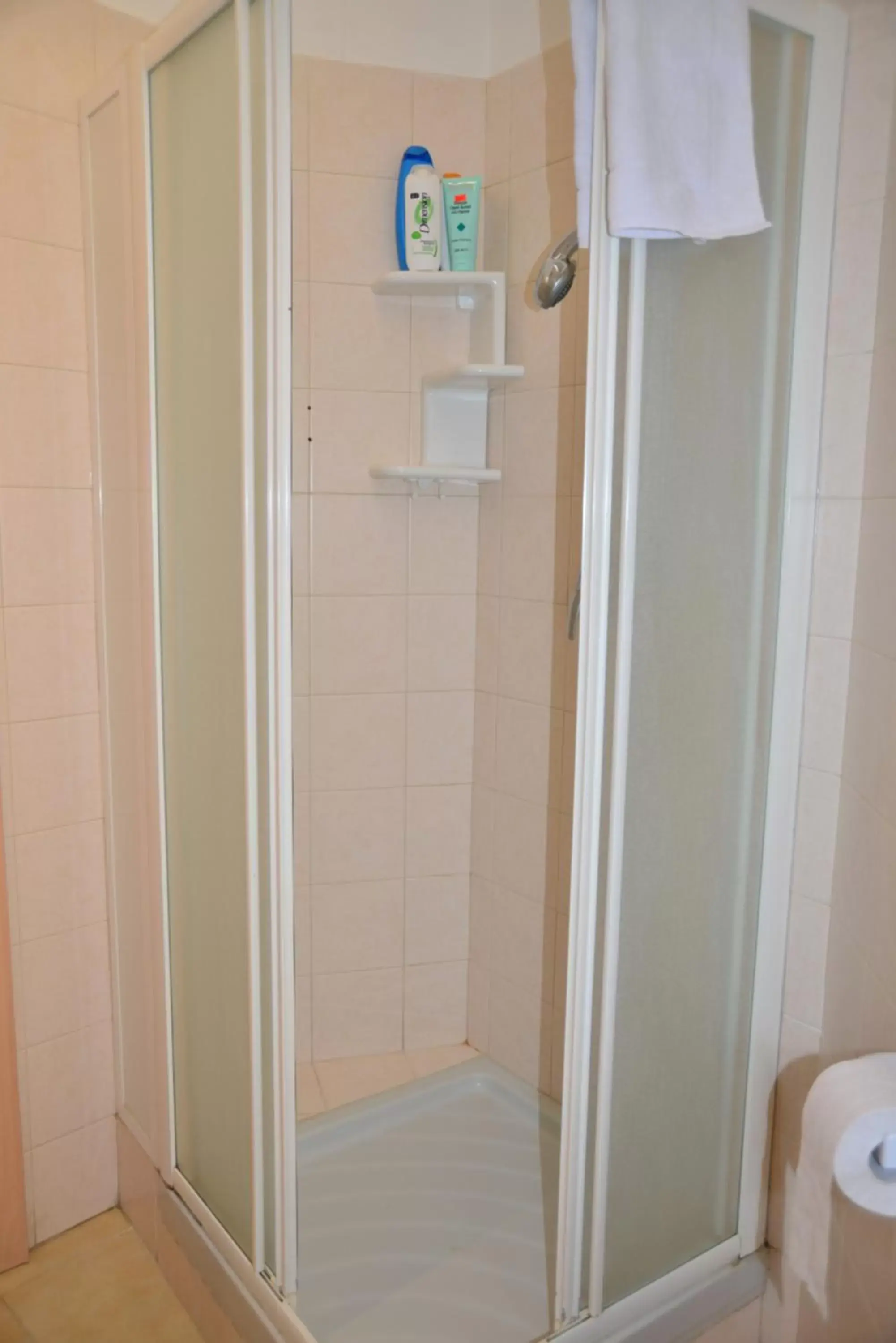 Shower, Bathroom in Sea Holidays