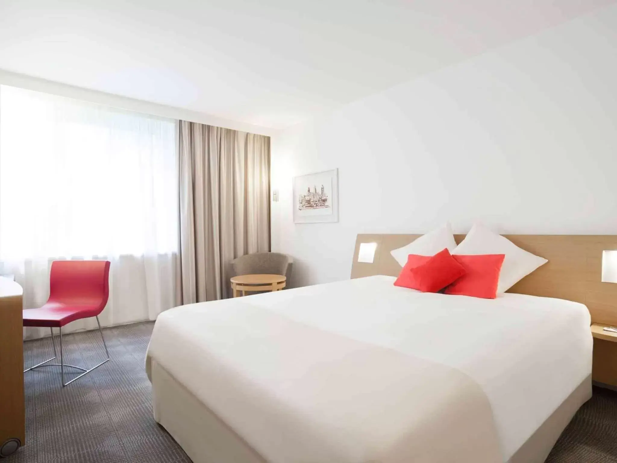 Executive Room with 1 Queen-Size Bed and free Mini-bar in Novotel Zürich Airport Messe