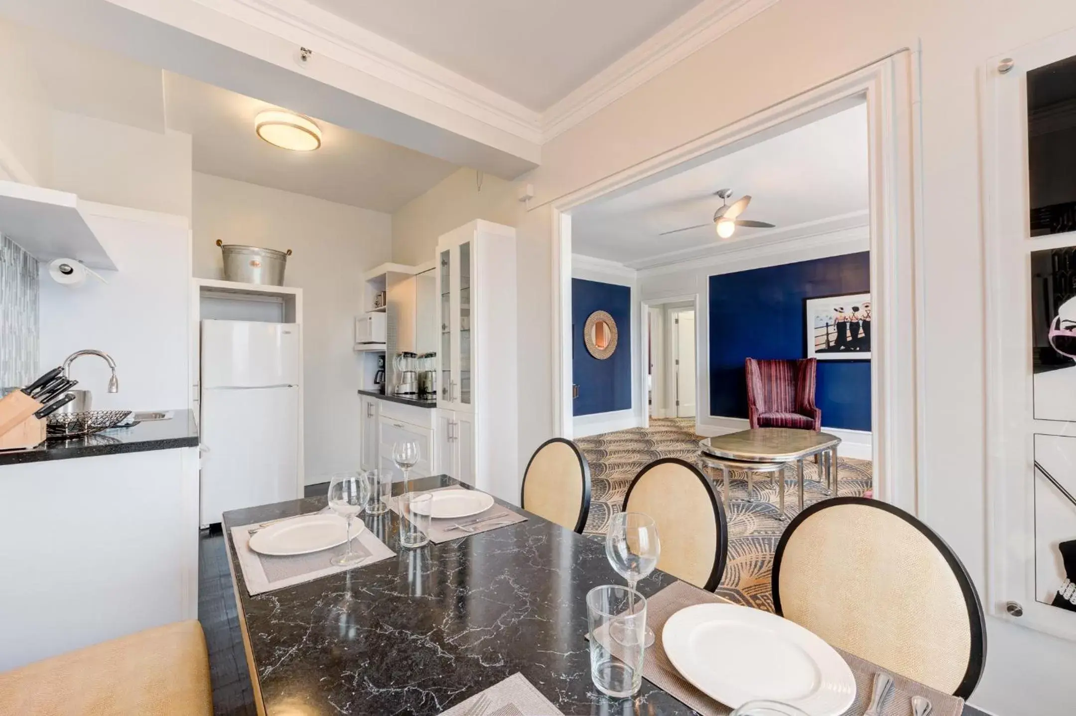 Food and drinks, Dining Area in Inn at the Park