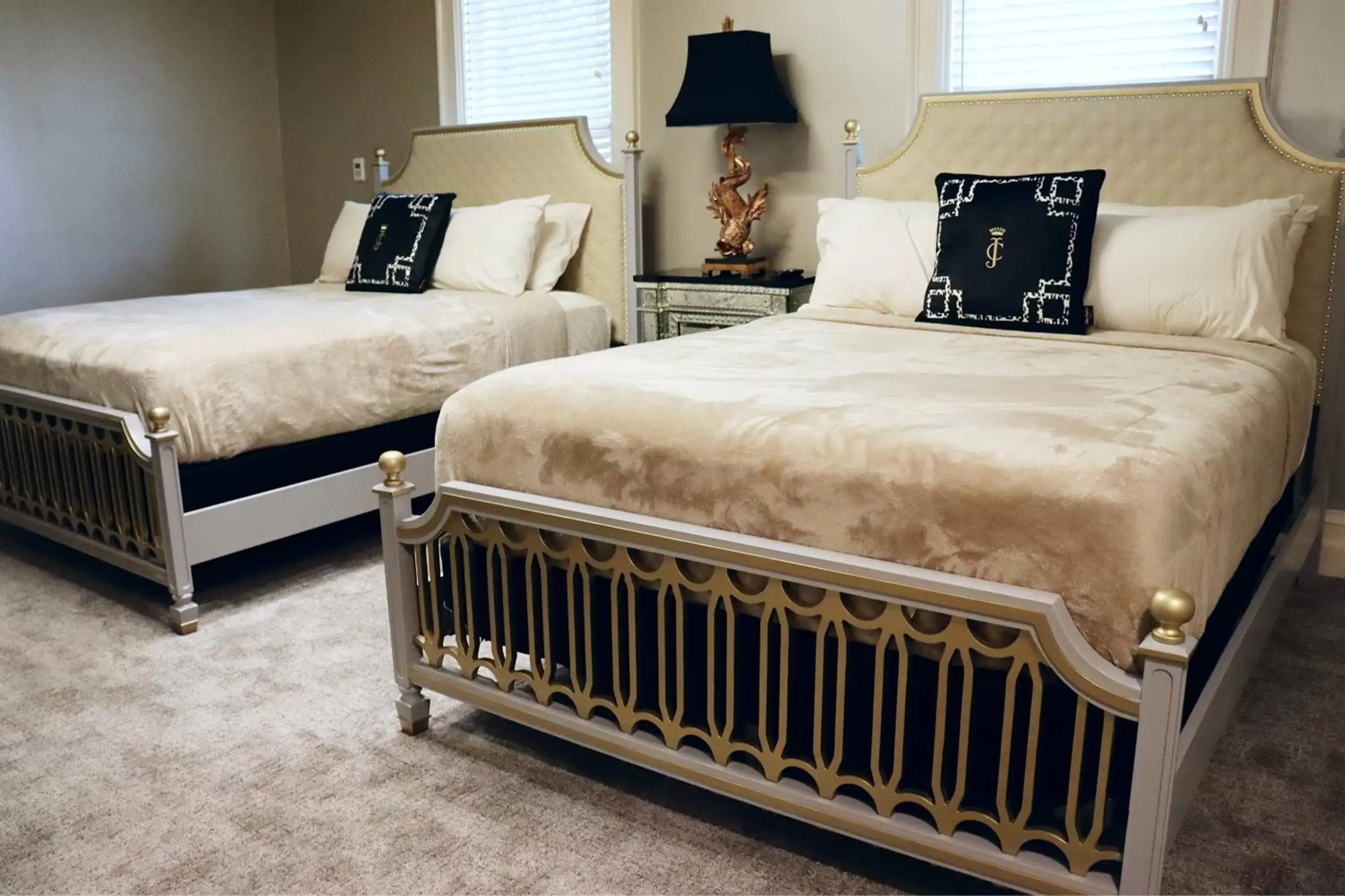 Deluxe Queen Suite in The Edward Buffalo Deluxe Queen Suite in The Edward Buffalo