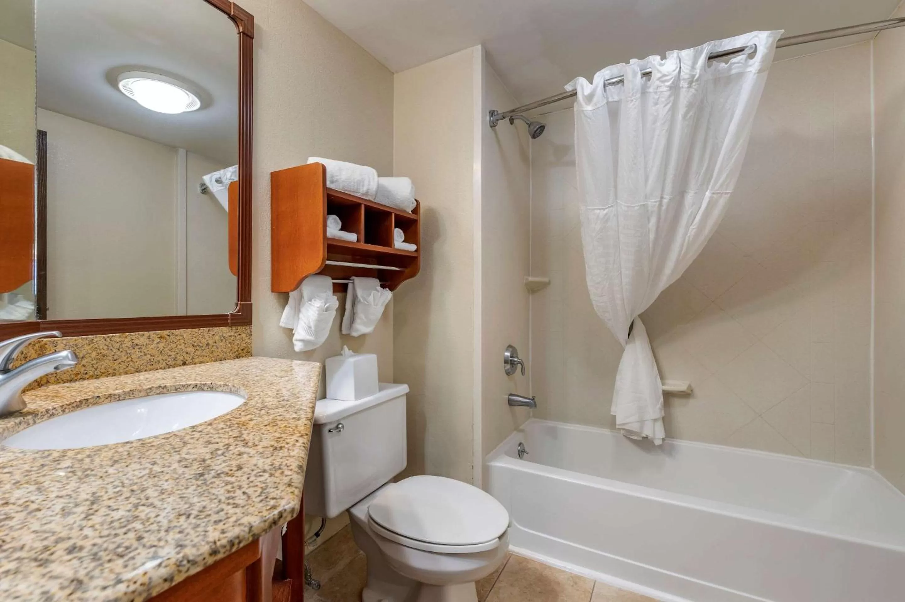 Bathroom in Comfort Inn Oxford - University Area