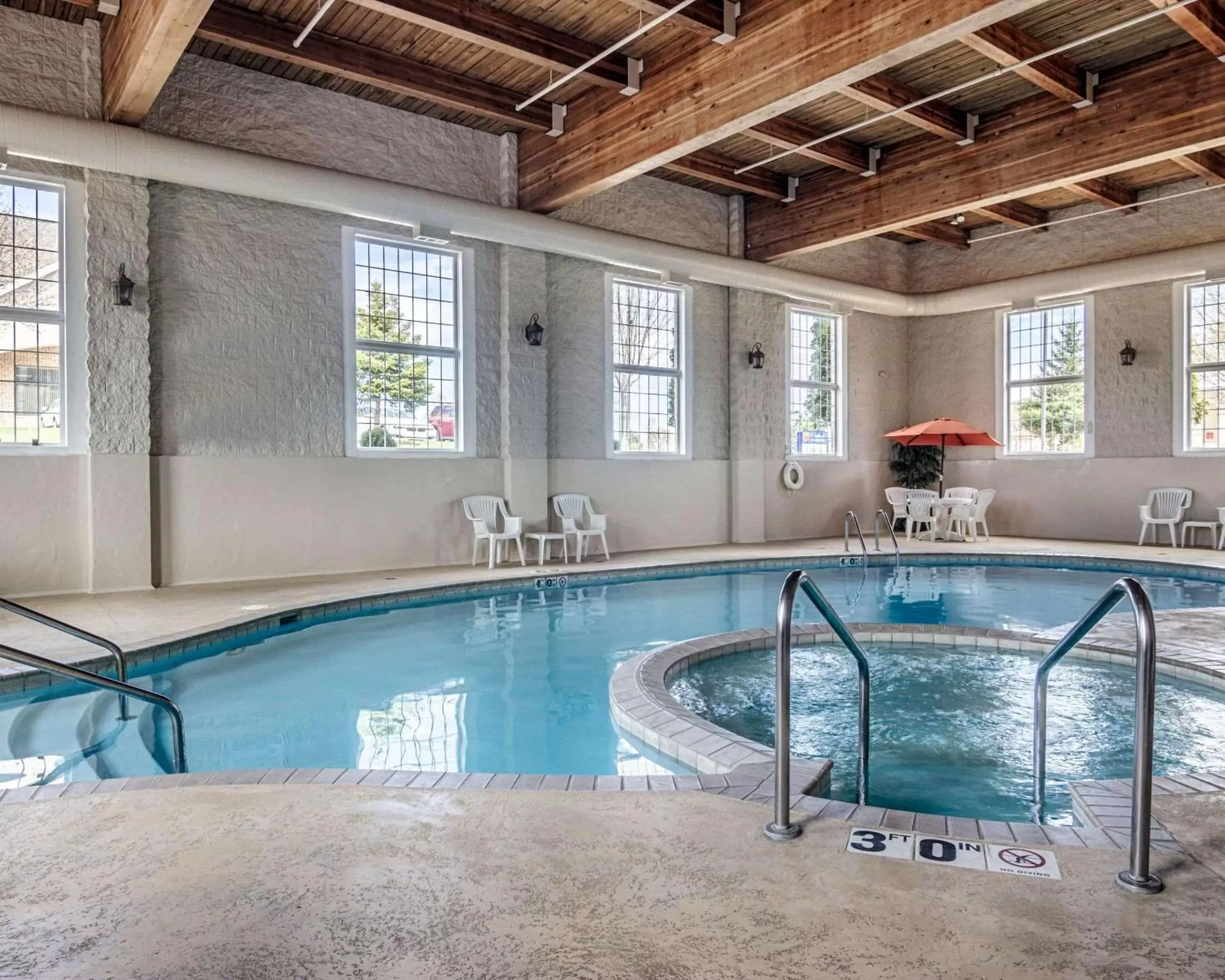 On site, Swimming Pool in Comfort Inn & Suites Grafton-Cedarburg