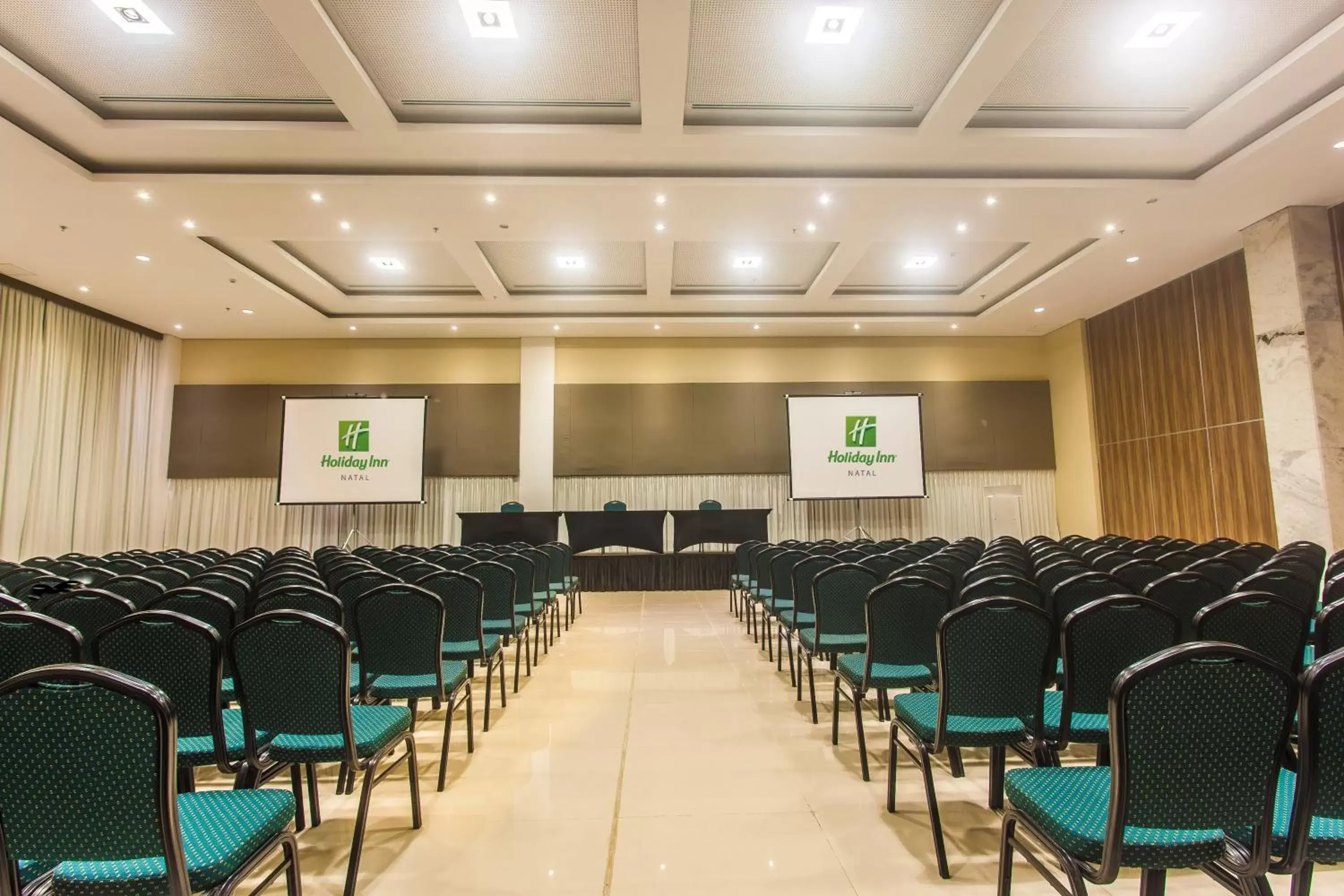 Meeting/conference room in Holiday Inn Natal, an IHG Hotel