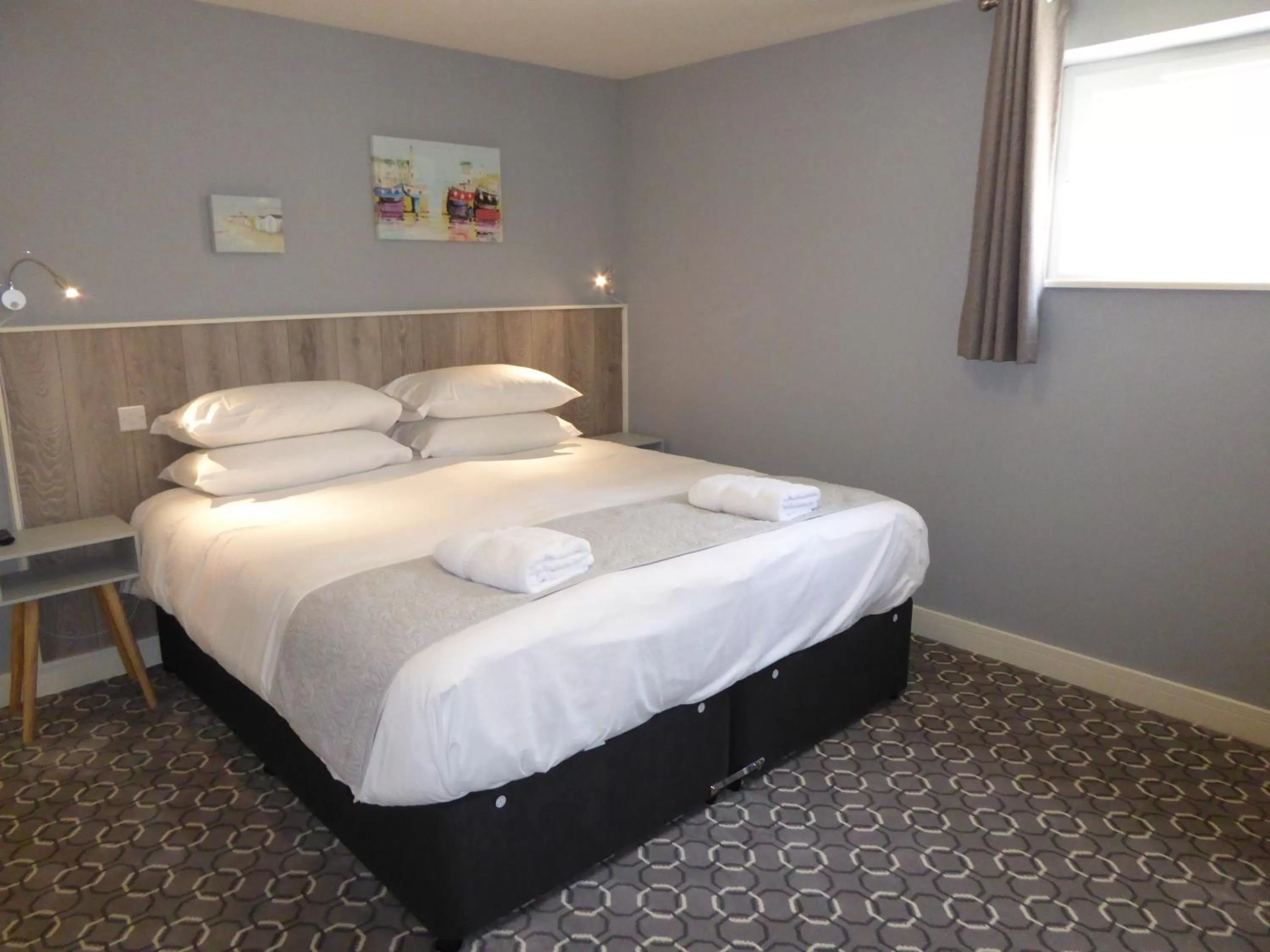 Deluxe King Room in rooms@73