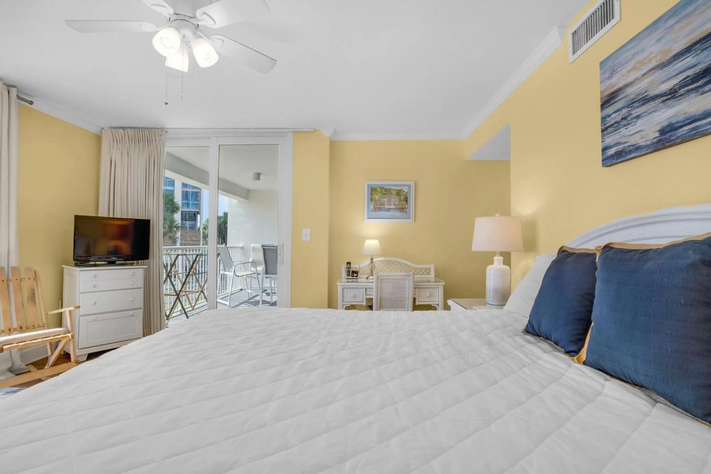 Bed in Shoreline Towers 1024