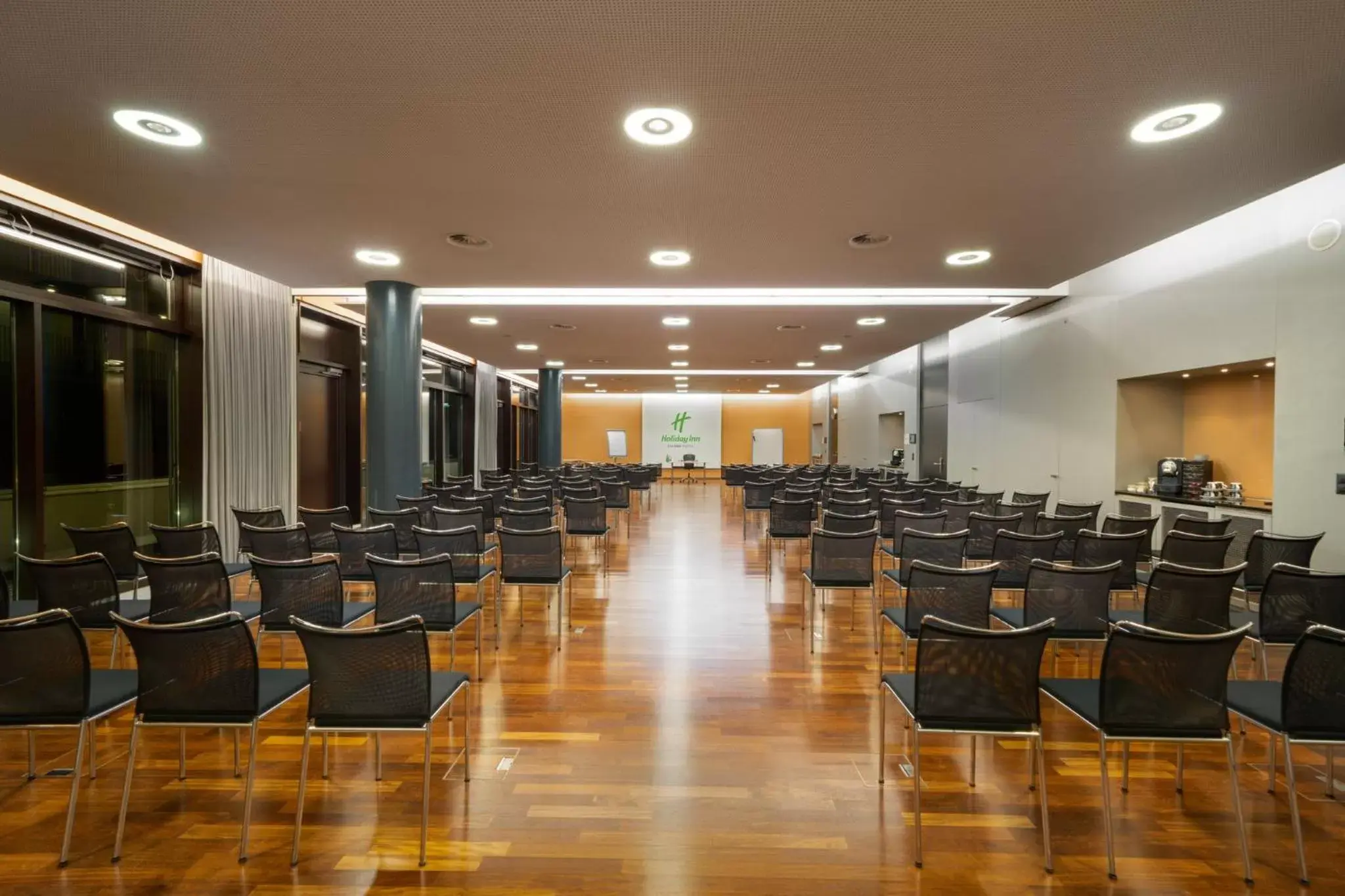 Meeting/conference room in Holiday Inn Zürich Messe, an IHG Hotel