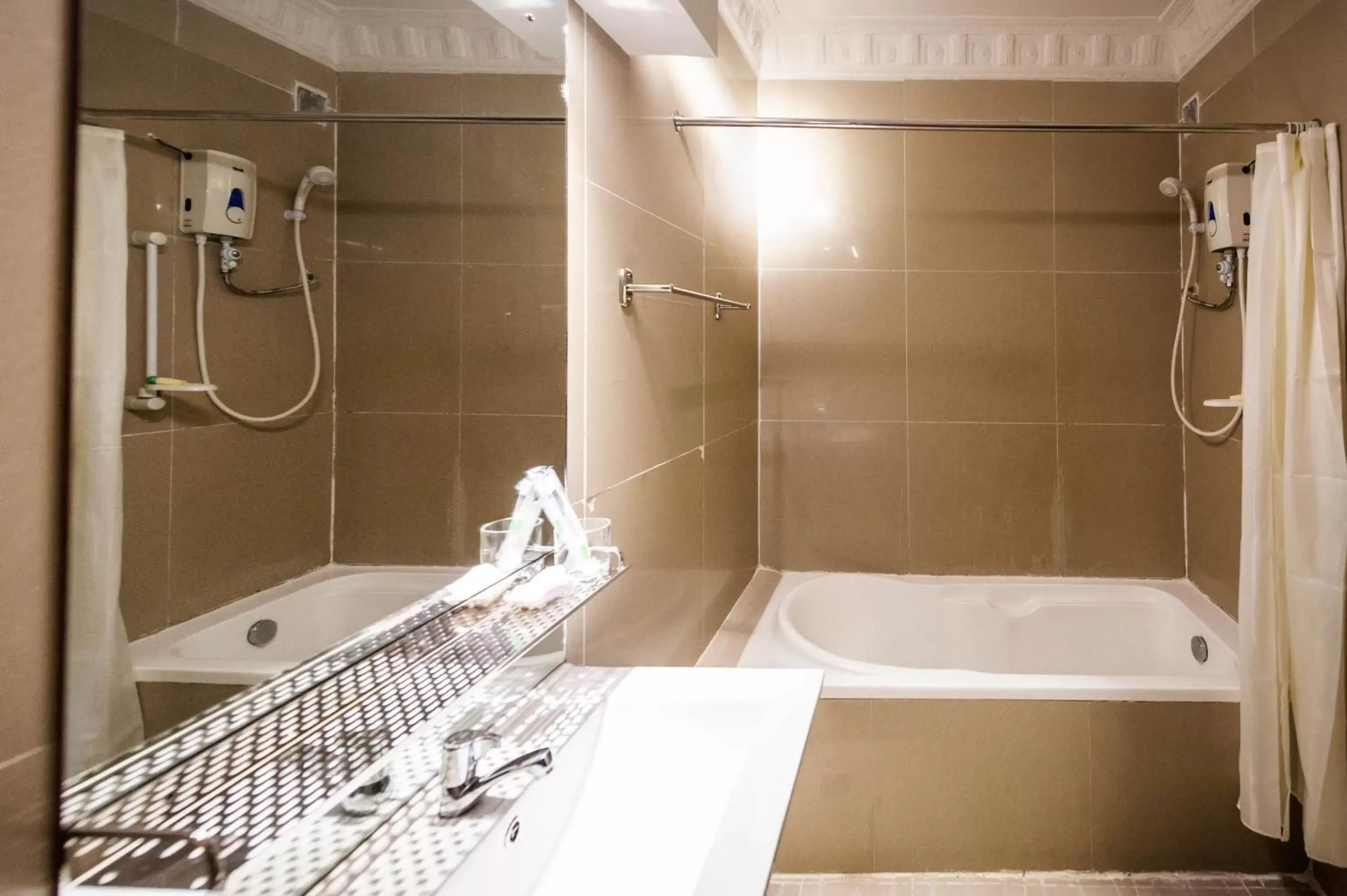 Shower, Bathroom in Angkor International Hotel